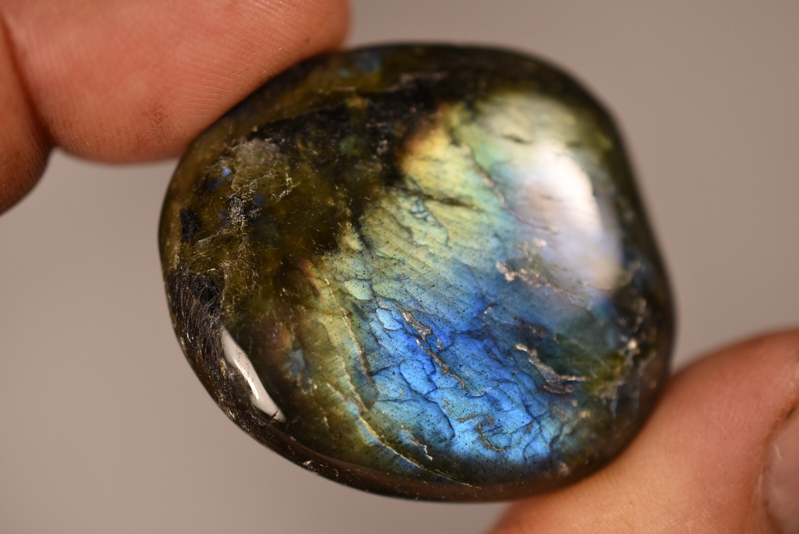 *LABRADORITE* Palm Stone 4.2cm 27.1g Flat Worry Thumb Natural Stone