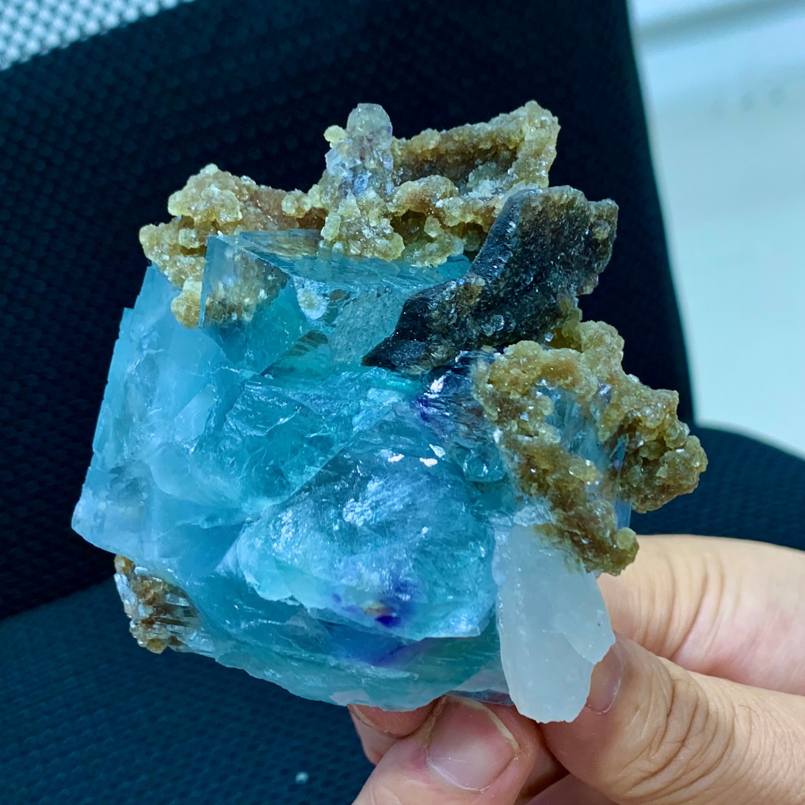 314G Rare transparent blue cubic fluorite mineral crystal sample/China