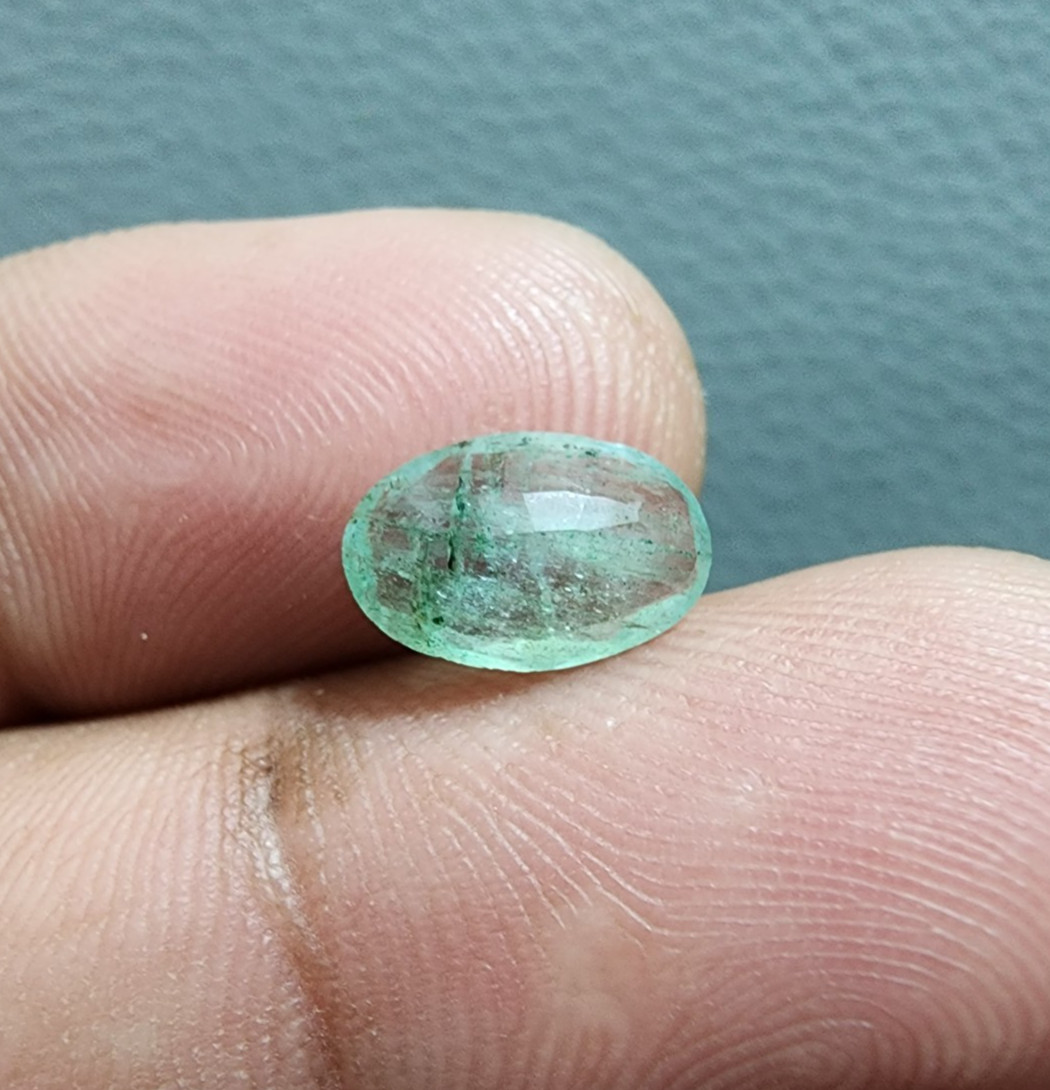 100% Natural Top Green Colombian Emerald Faceted 2 Crt Oval Shape Loose Gemstone
