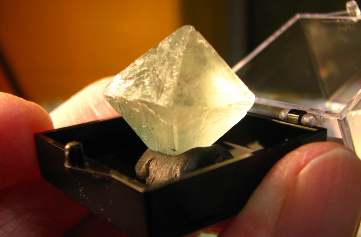 44ct GREEN OCTAHEDRON FLUORITE THUMBNAIL .9x.9x.9inch DE’AN JIANXI CHINA #234