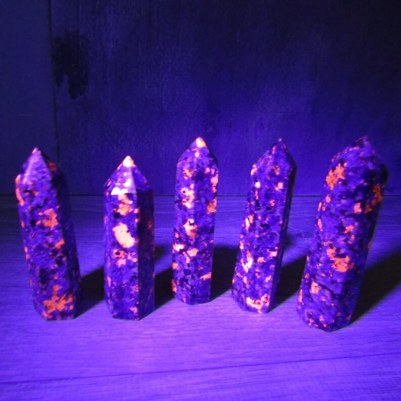 Yooperlite UV Fluorescent Glowing Crystal Tower Healing Crystal Rocks Decor Gift