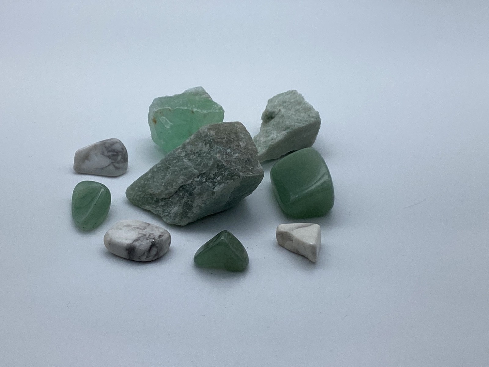 Green Crystal Bundle – Mixed Tumbled & Raw Stones – Natural Healing Crystals Lot