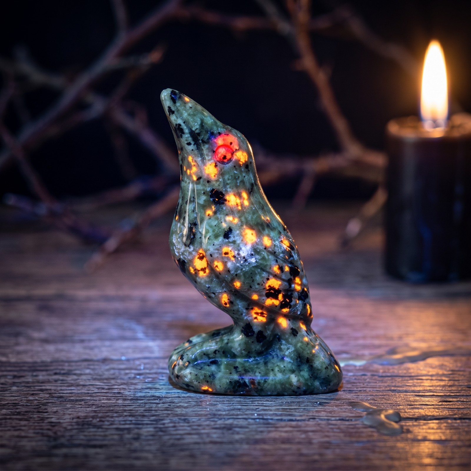 Yooperlite Raven Carving 5cm UV Glow Flame Stone Crow Crystal Figurine