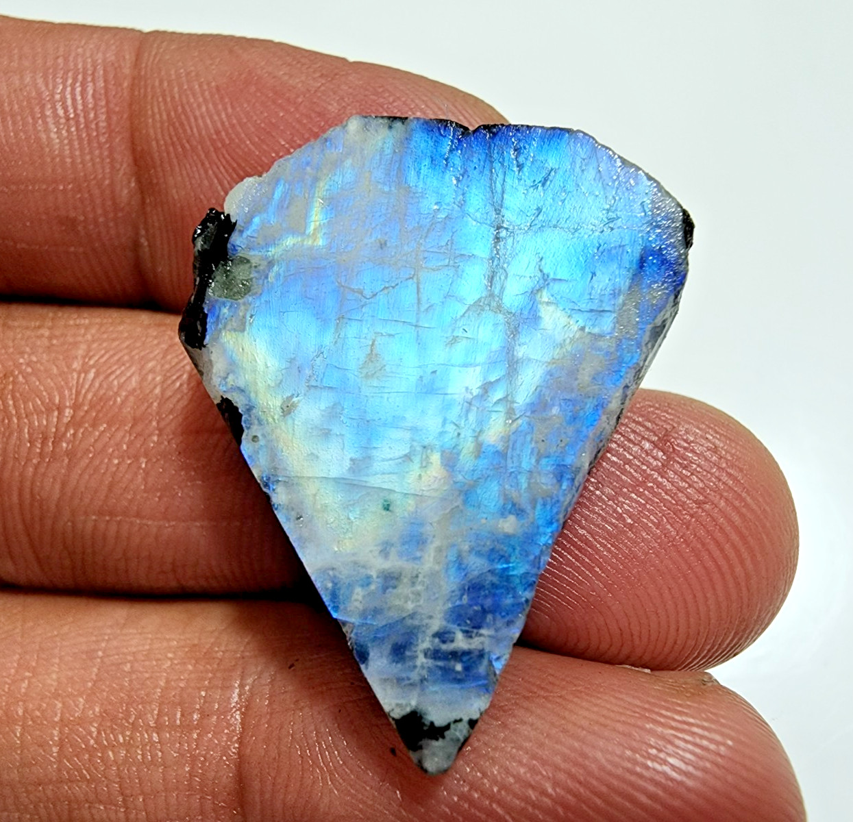 Amazing AAA+ White Rainbow Moonstone Rough 39 Crt Loose Gemstone Jewelry Making