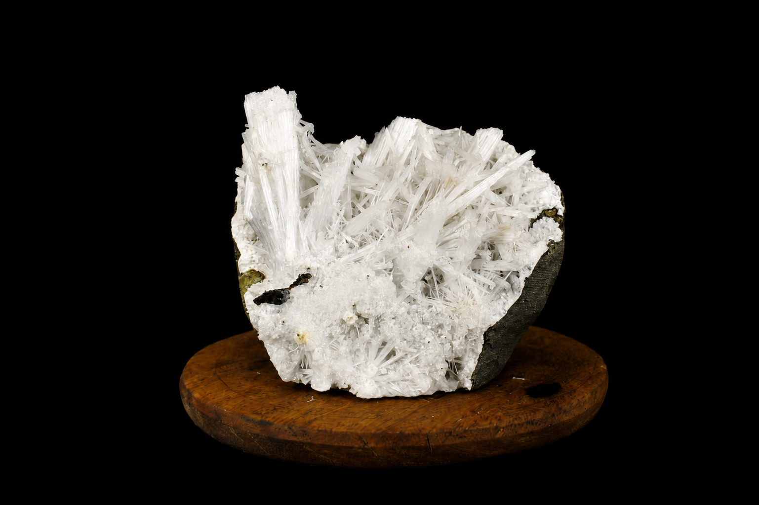 Natural Scolecite Crystalline Geode 314g 7x8cm Mineral Specimen India