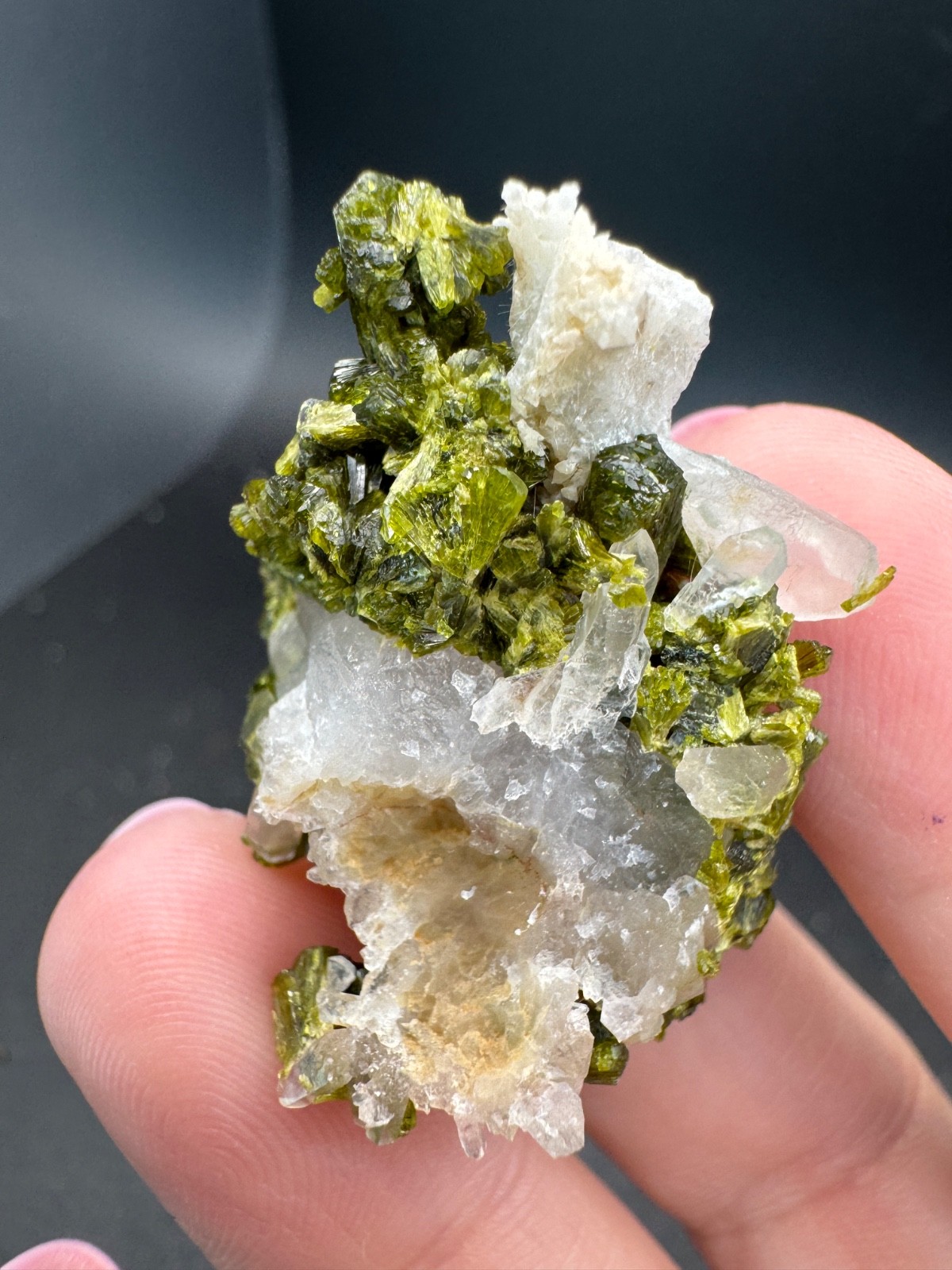 6804 High Quality Gemmy and Bright Green Epidote on Quartz in Perky 15g Morocco