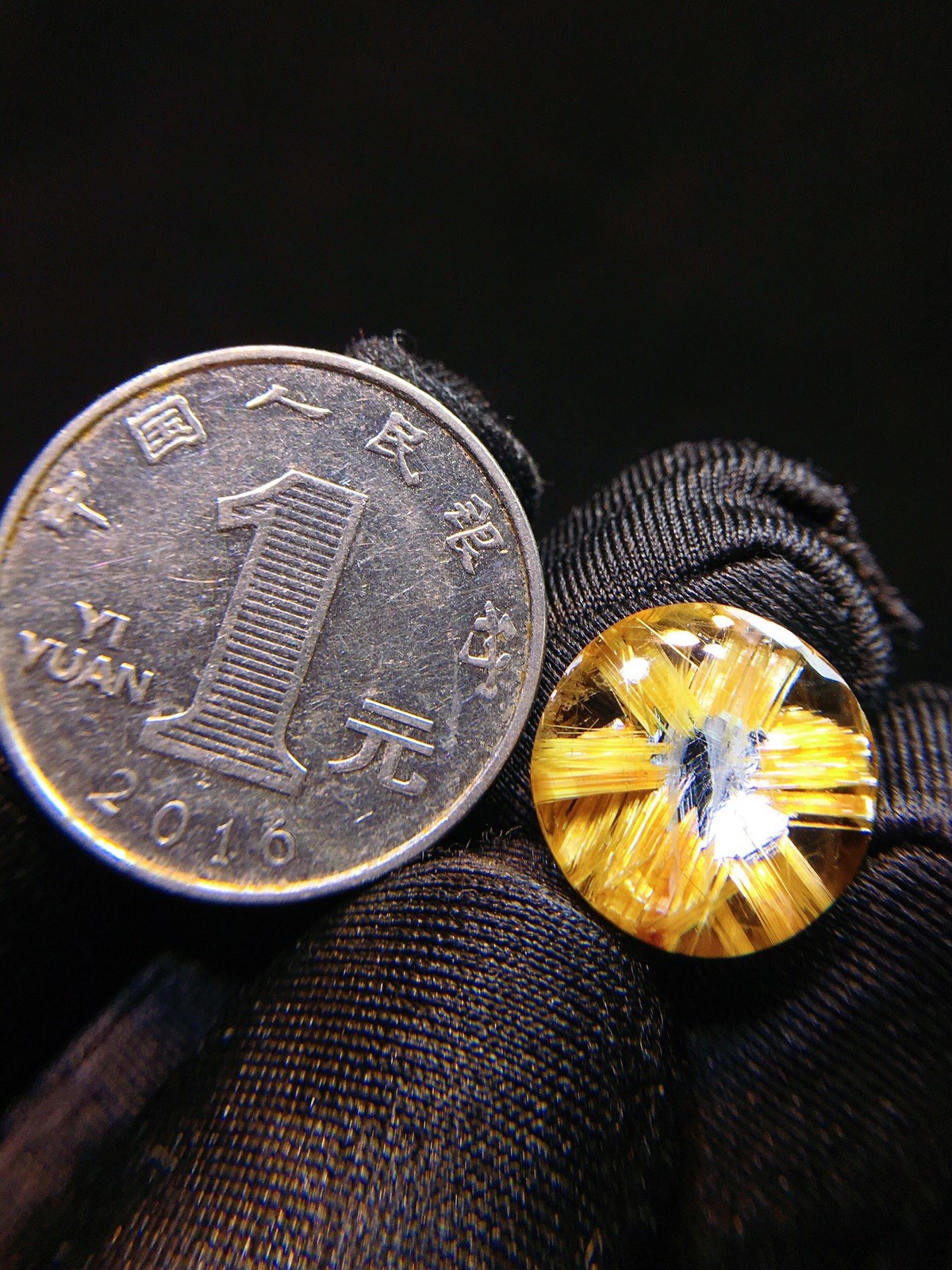 Natural titanium crystal cross-hatch pattern round bezel stone pendant