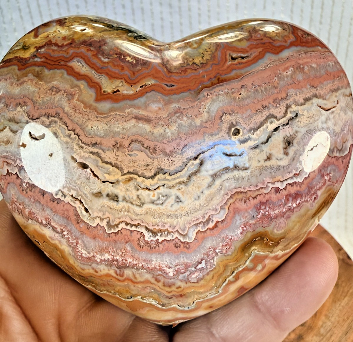 Crazy Lace Heart Carving WITH Custom Stand