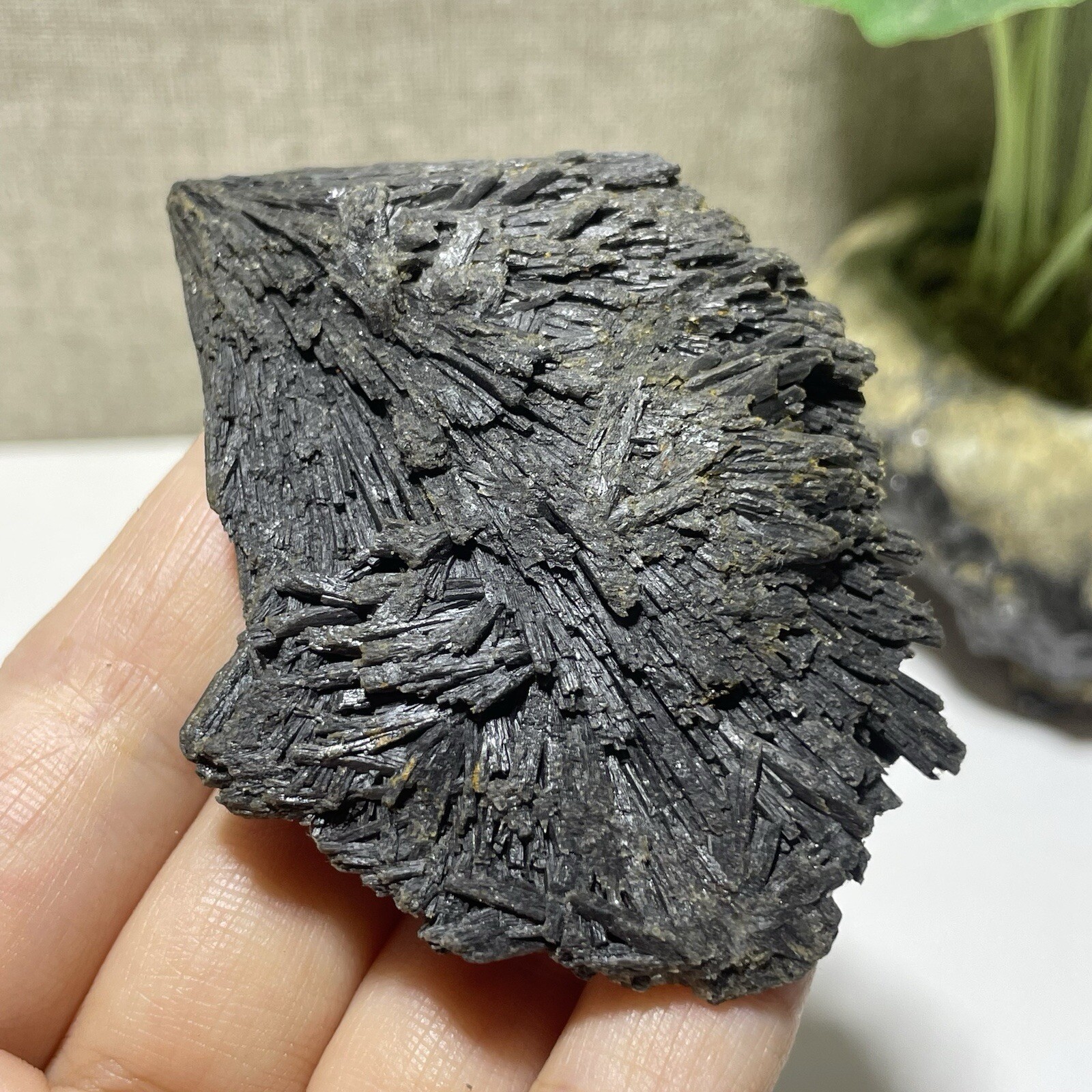 Natural Irregular natural black crystal cluster mineral specimen（dian qishi）71g