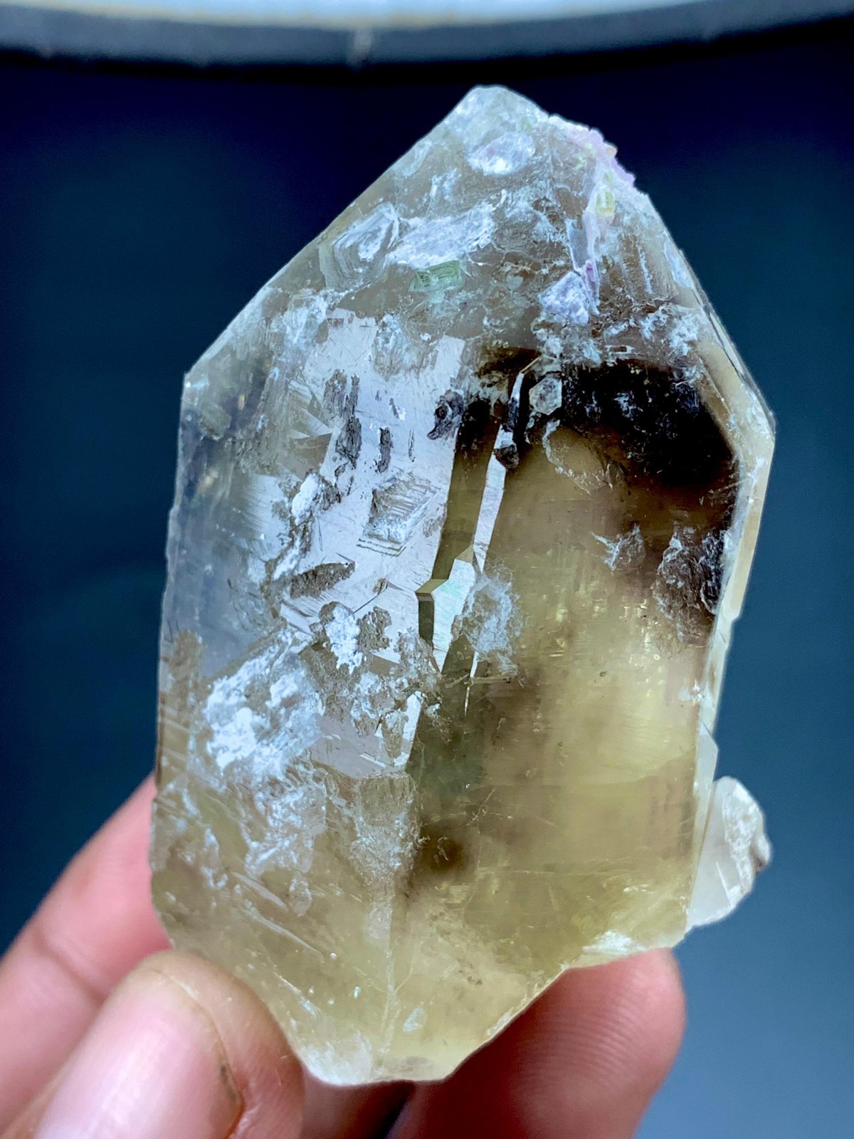 548Cts Pink Kunzite Crystal Combine With Quartz From Afghanistan (58x36x34mm)