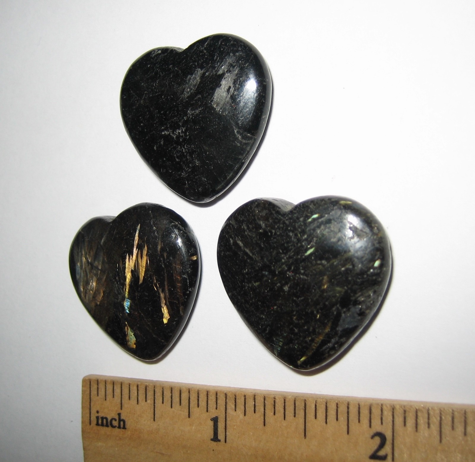 3pc 25mm RARE! POLISHED AUTHENTIC DRILLED NUUMMITE STONE HEARTS GREENLAND 24g *2