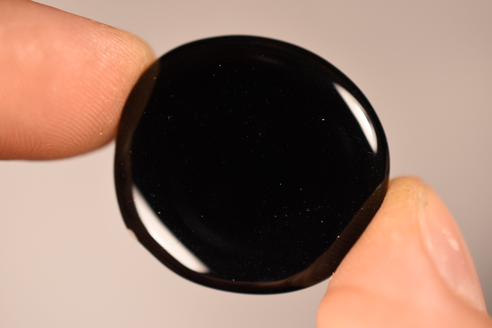 *OBSIDIAN* Flat Stone 3cm 8.9g Palm Worry Natural Stone Protection