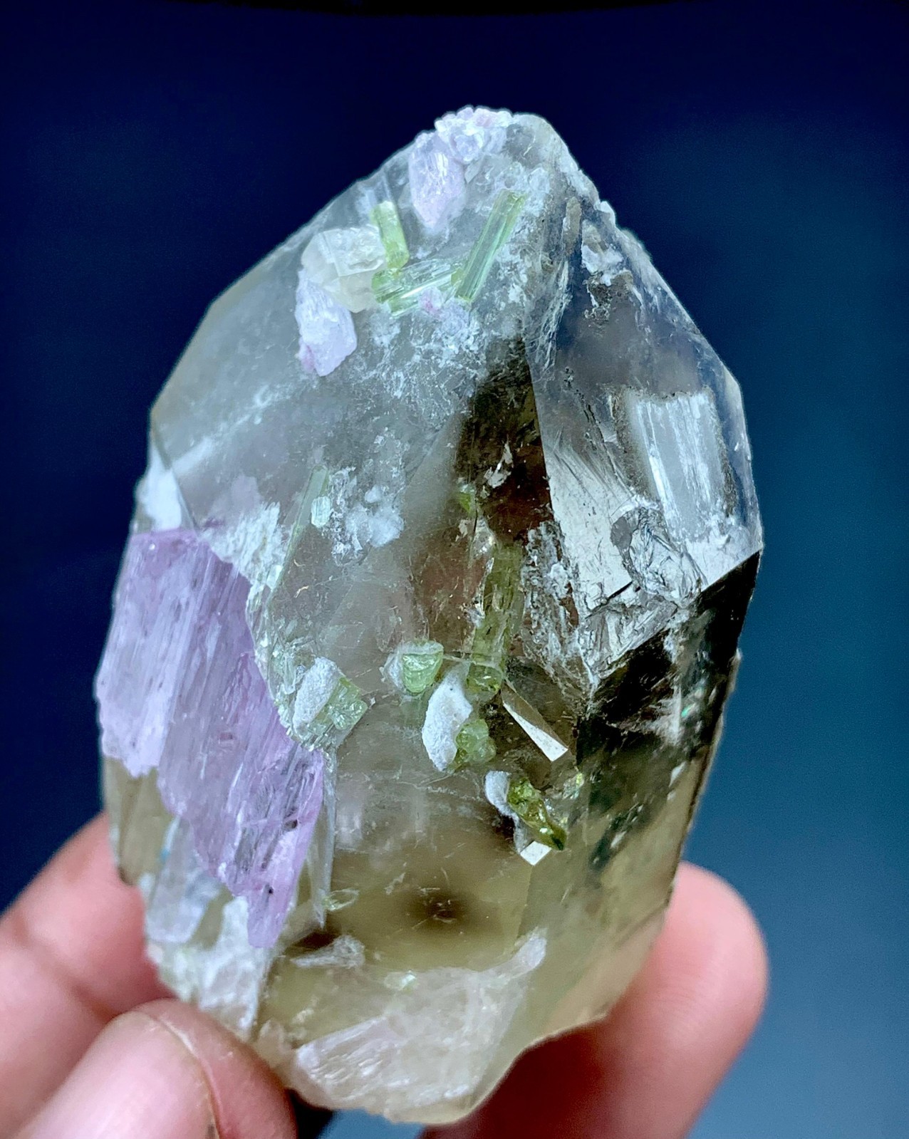 548Cts Pink Kunzite Crystal Combine With Quartz From Afghanistan (58x36x34mm)