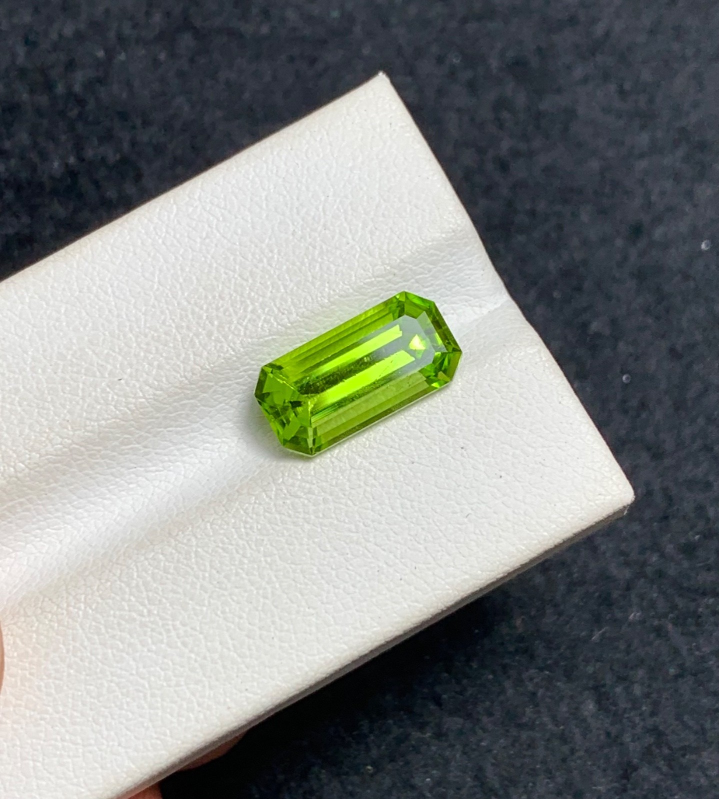 4.65 Cts Natural Faceted Peridot(eye clean) Gemstone from Pakistan.