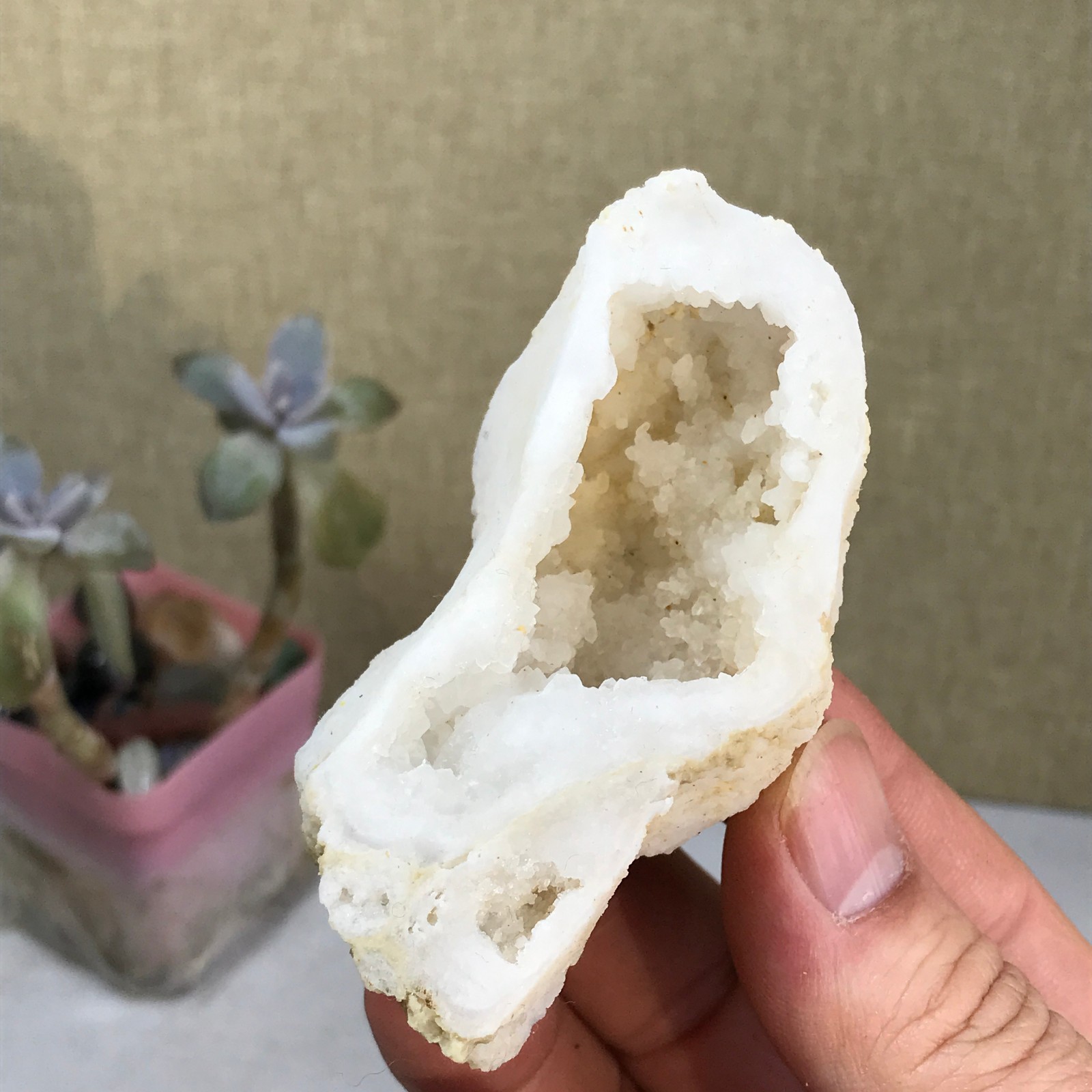 76g Natural white Agate Cave rough original Crystal specimens 75-35-30mm A2394