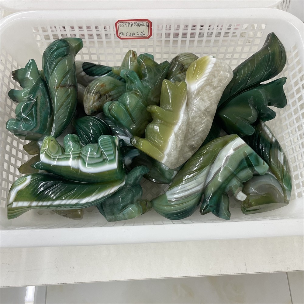 0.6LB Green Lace Agate Quartz Hand Carved Squirrel Crystal Random Delivery 1pc