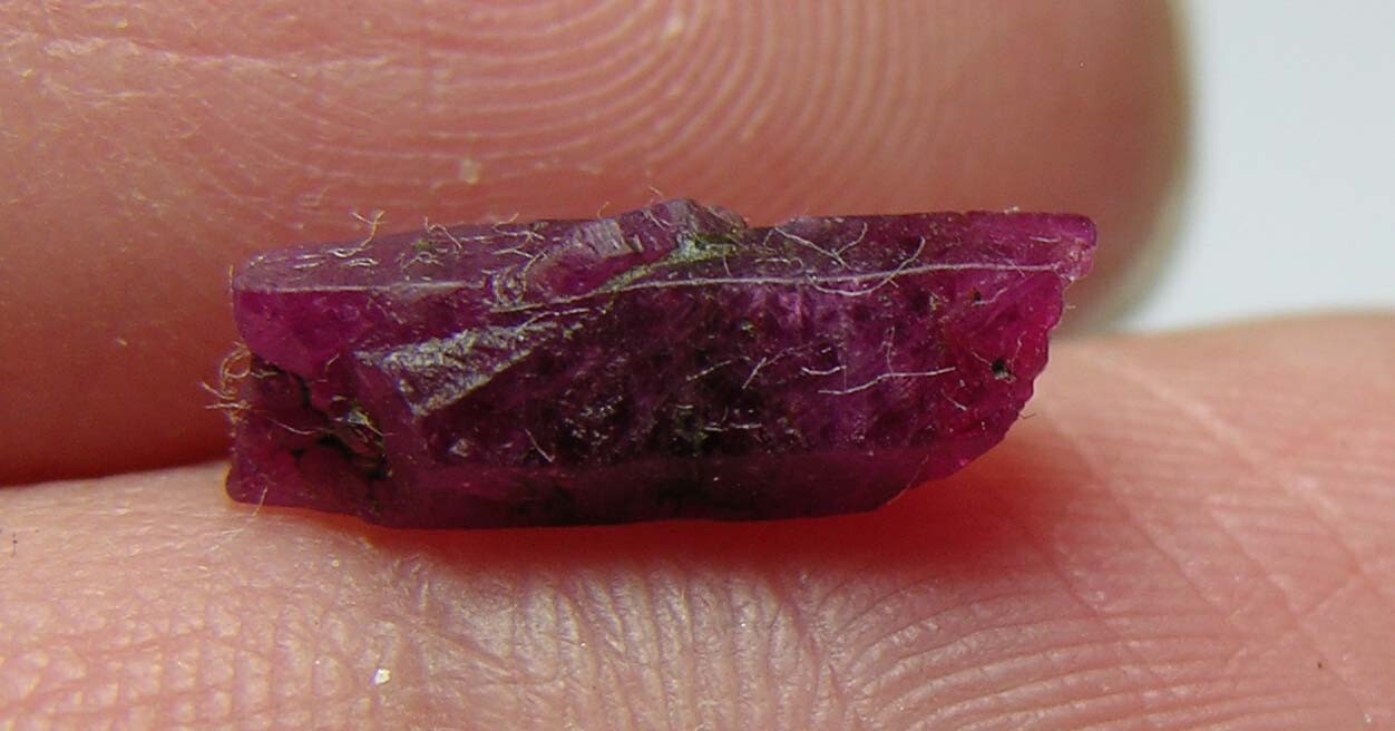 2.00ct Vietnam 100% Natural Red Ruby Dogtooth Crystal Specimen 0.40g 12mm