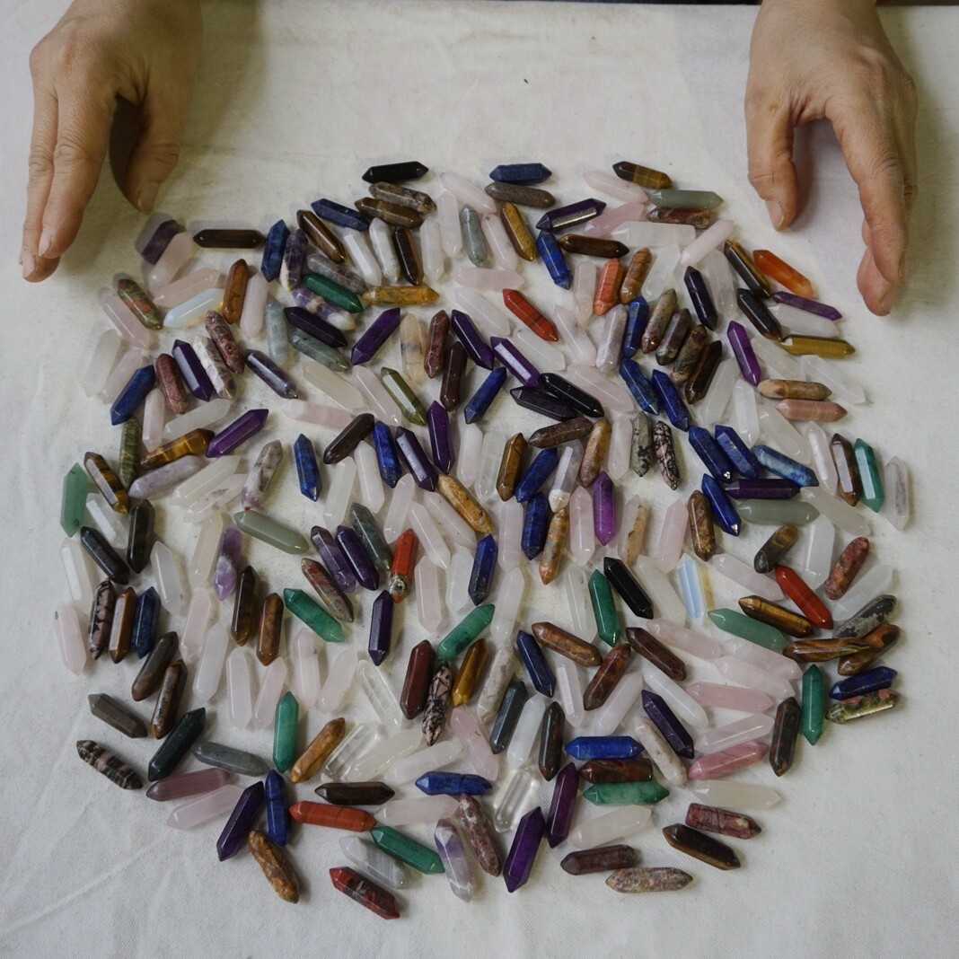 100Pcs Tiny Quartz Crystal Jasper Double Points Wand Diverse Rock Tumble Healing