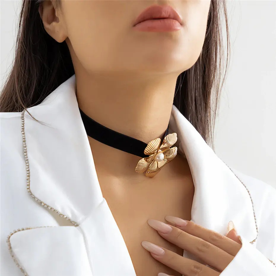 Women’s Fashion Jewelry Gold Rose Flower Velvet Choker Collar Necklace 1PC