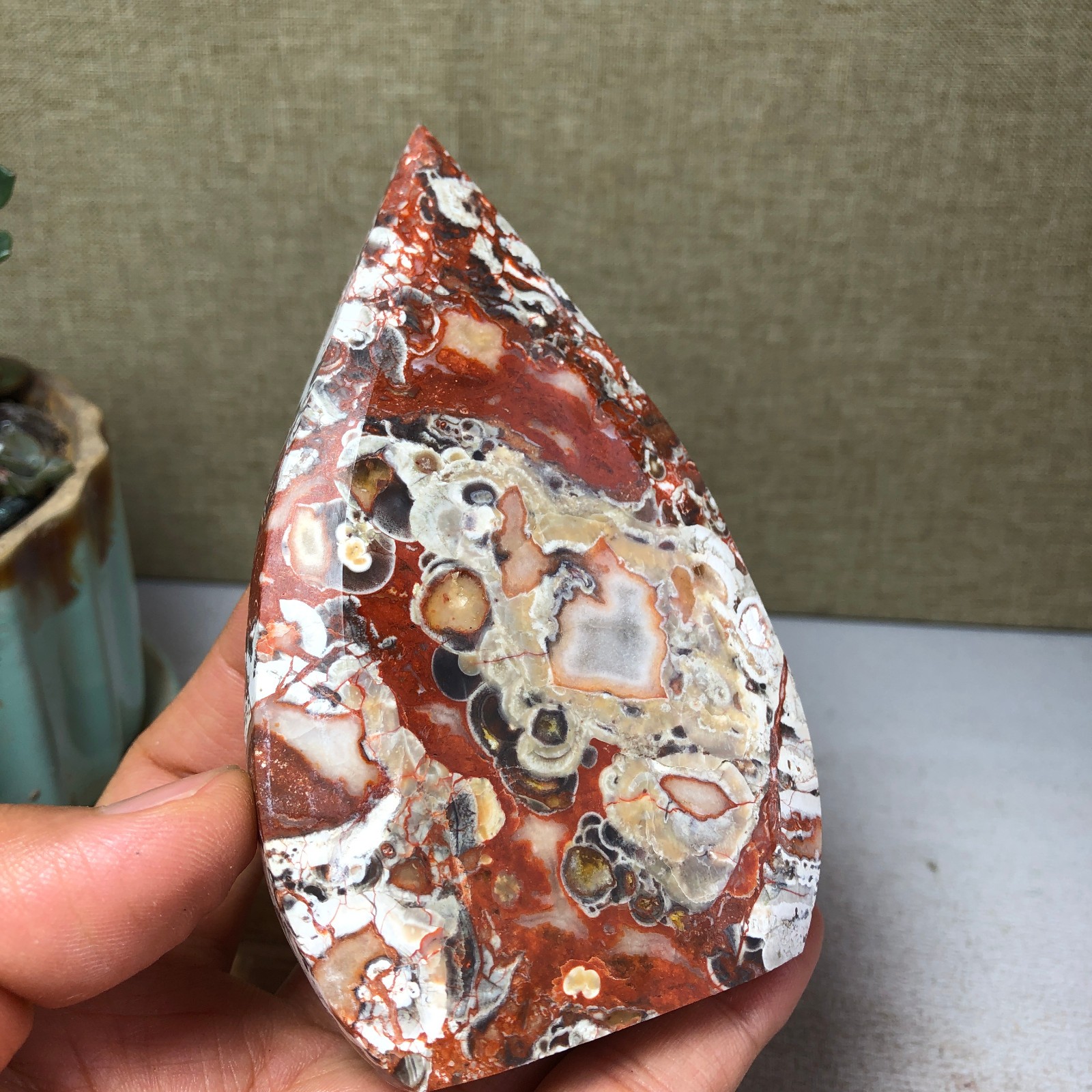 Natural l Indonesian Bloodstone agate point leaf Crystal specimens 152g A4932