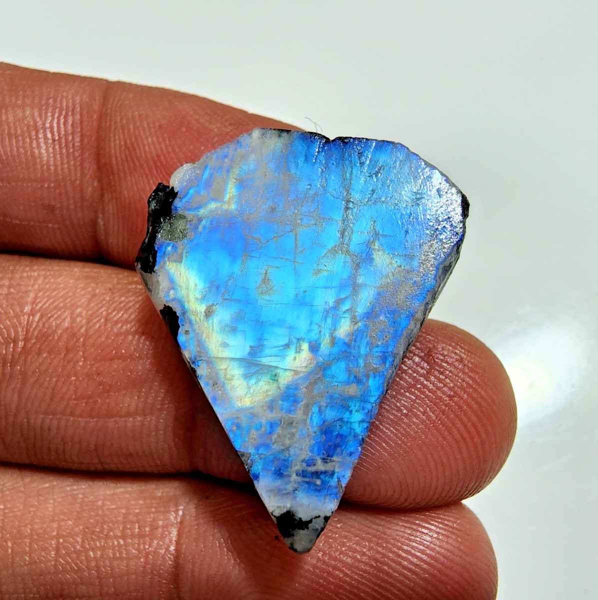 Amazing AAA+ White Rainbow Moonstone Rough 39 Crt Loose Gemstone Jewelry Making