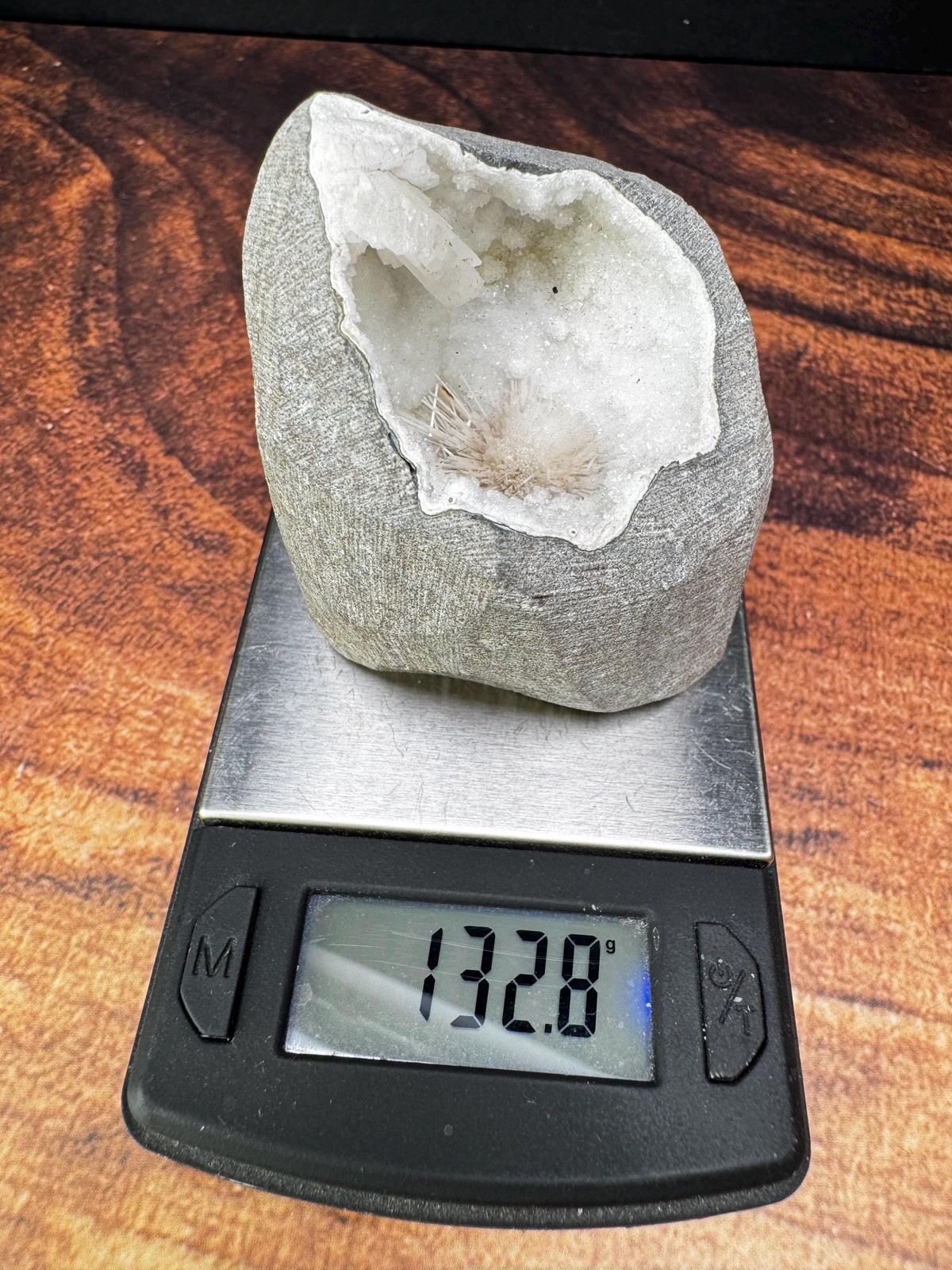 White Spray Scolecite and Crystalized Quartz geode from India – 132.8g – 4.68oz