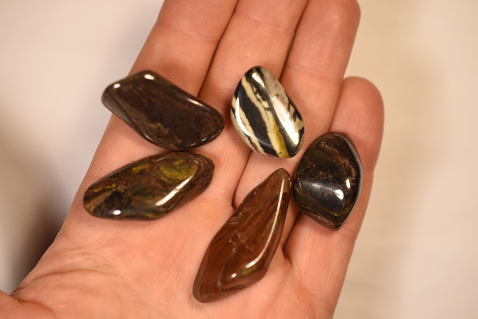 5 *MUGGLESTONE* Tumbled Stones 2-4cm 57.2g Natural Stone Hematite Jasper