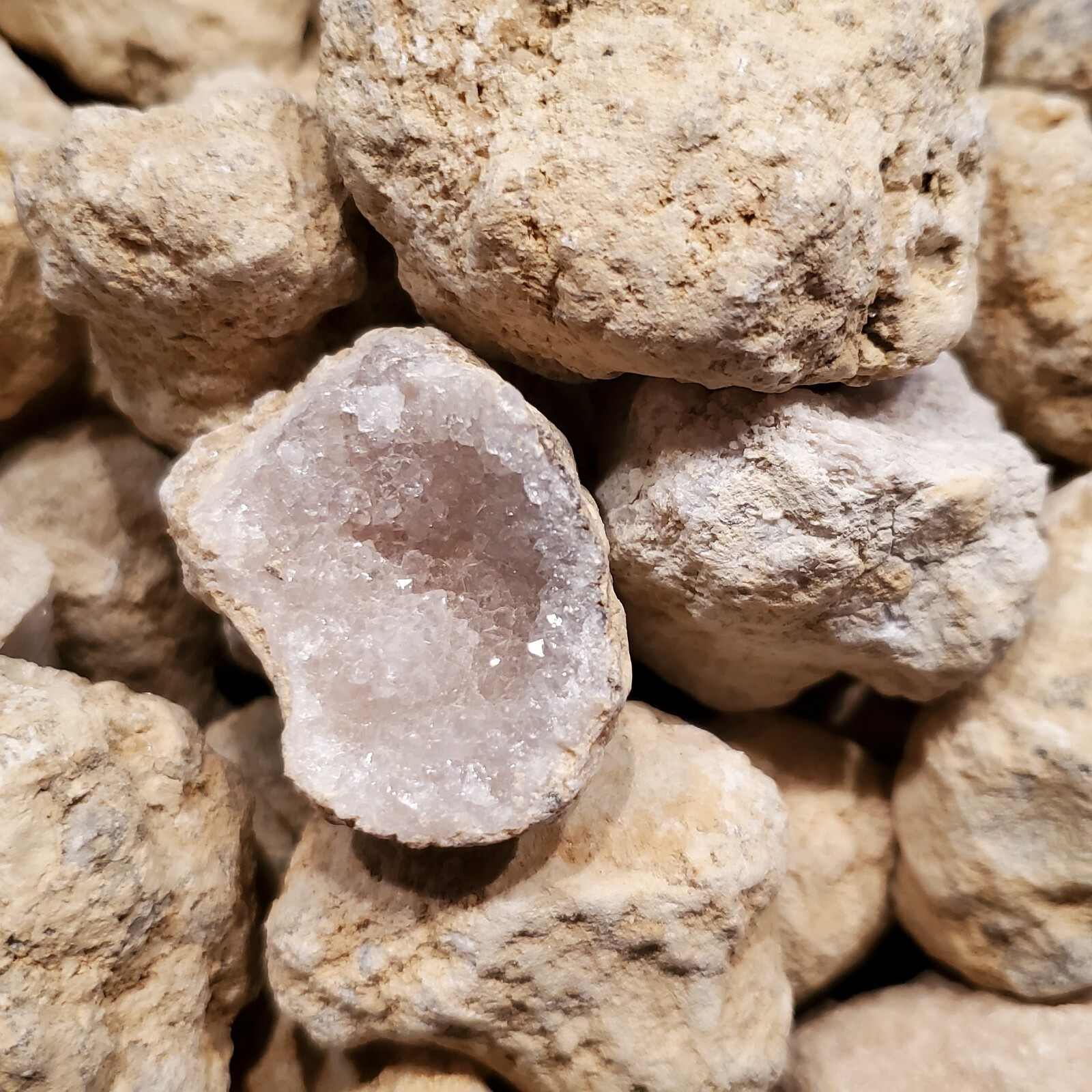 BREAK YOUR OWN GEODES Gift Box Gift Set of FIVE Unopened Geodes
