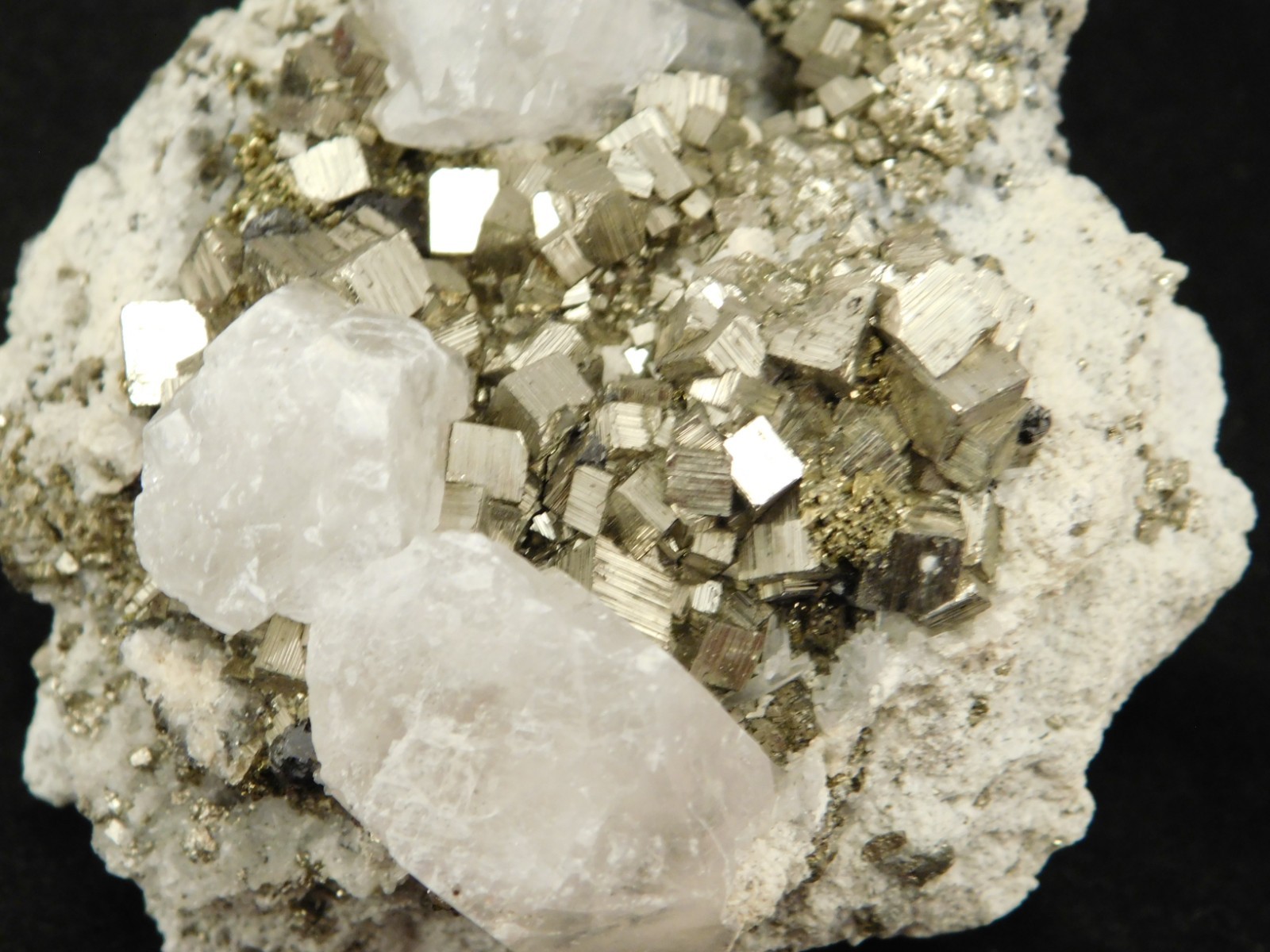 FLUORESCENT Calcite Crystal Cluster with PYRITE Crystal CUBES! Peru 196gr