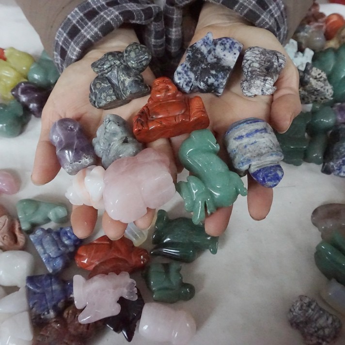 11LB 95Pcs Quartz Crystal Jasper Skull Fgurines Mixed Gem Stone Carvings Healing