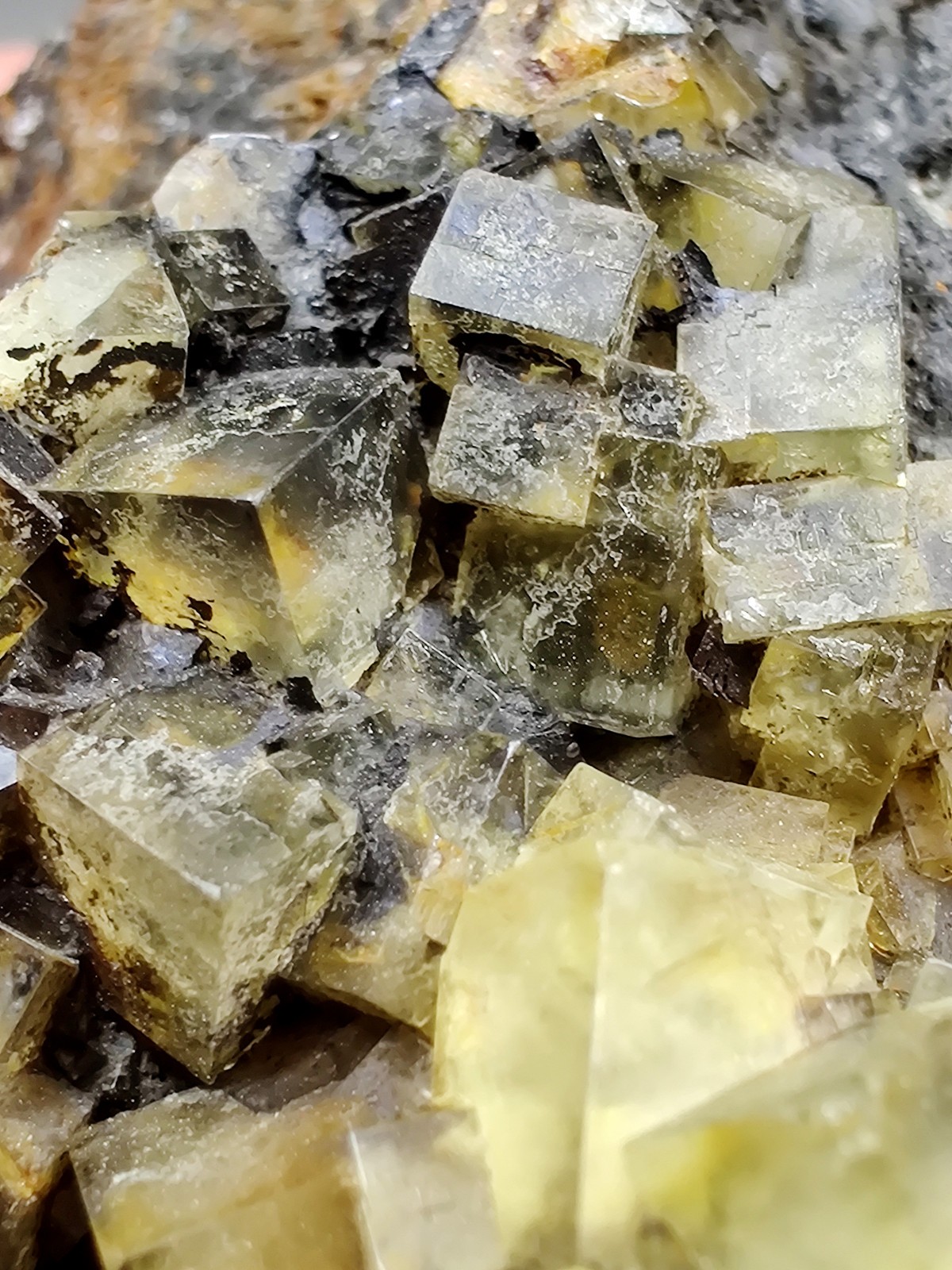 Fluorite crystals with Tar smell!. Illinois-Kentucky Fluorspar Dist. 118 grams.