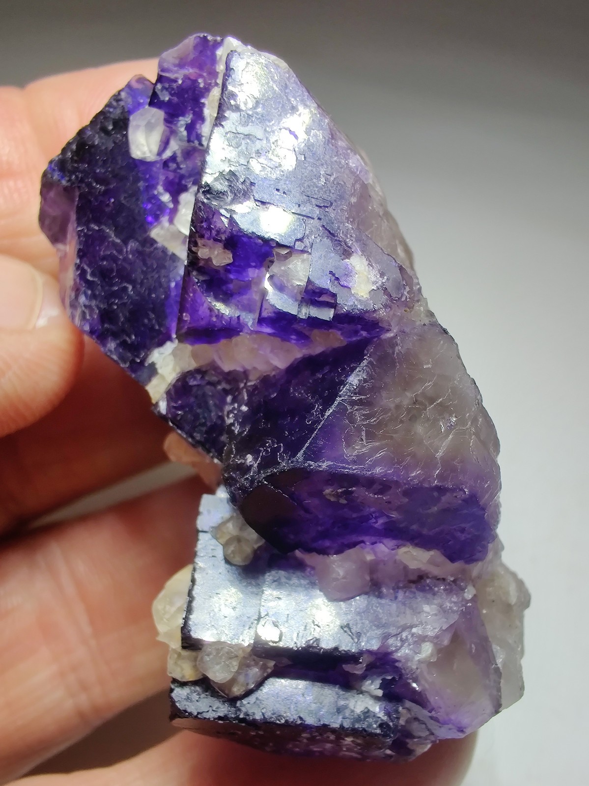 Fluorite crystals with Calcite, fluorescent. Muzquiz, Mexico. 76 grams.