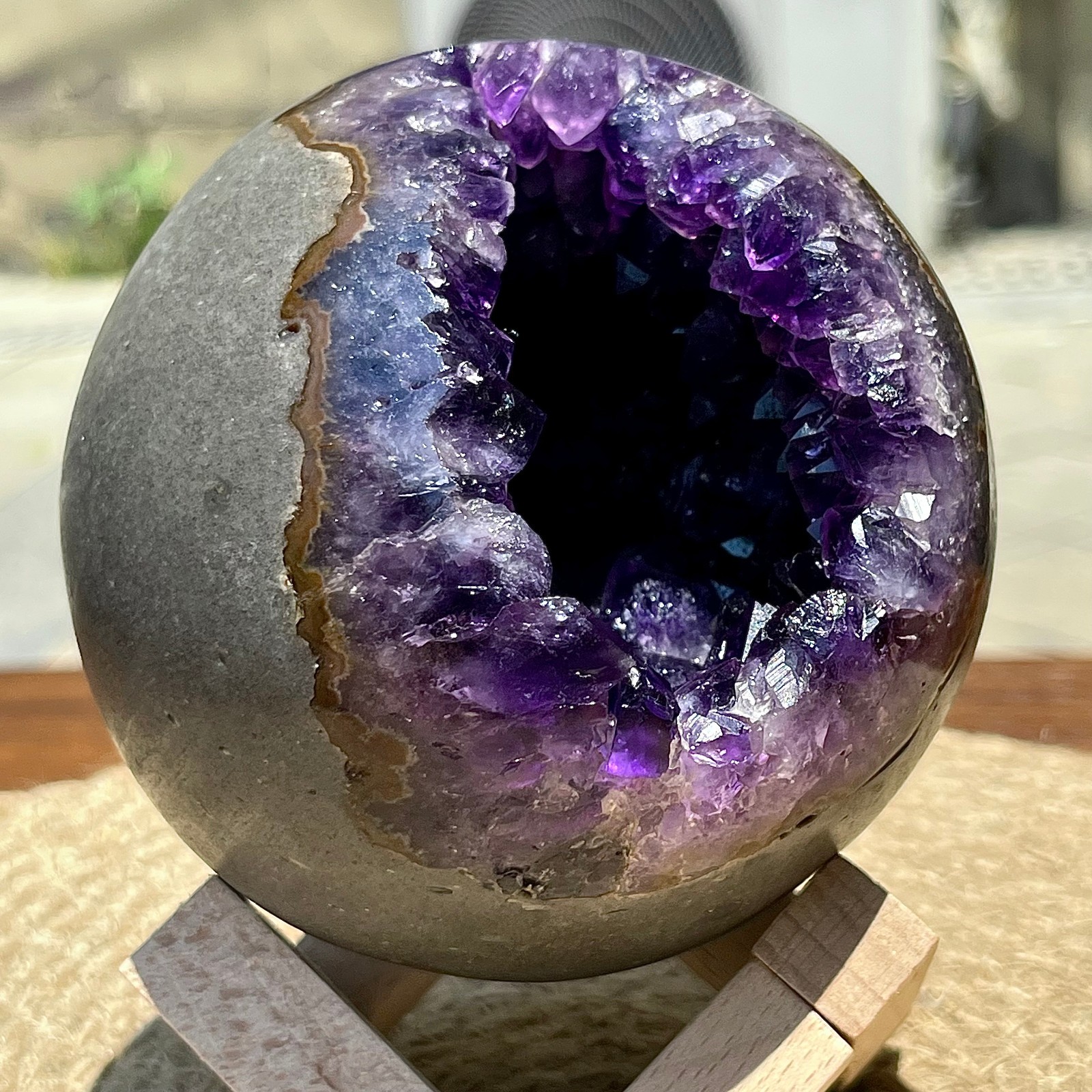 925 g Amethyst Geode with Open Smile Design Crystal Cluster for Feng Shui Gift