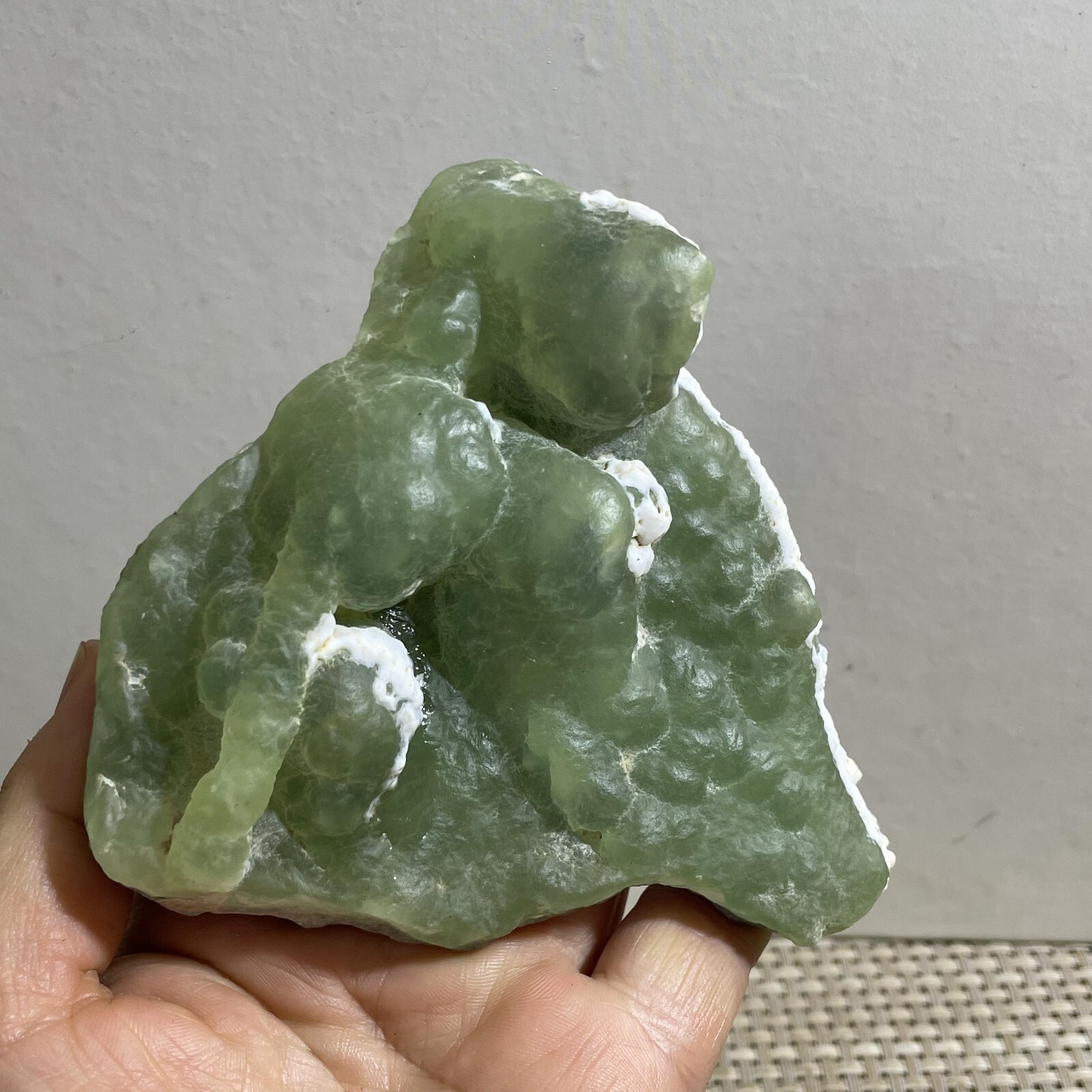 319g green chalcedony grape Mineral specimen Indonesia
