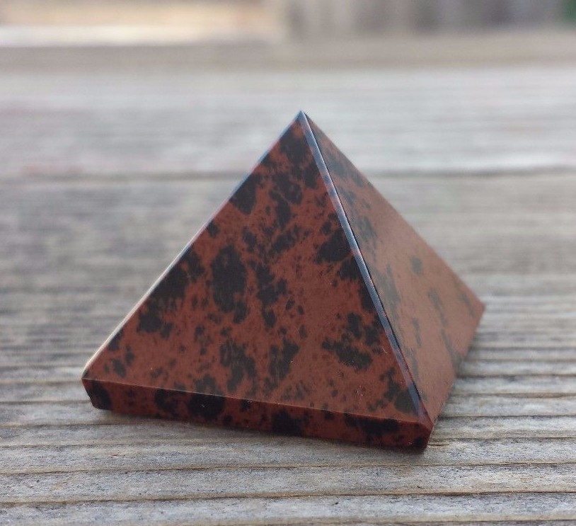 NATURAL MAHOGANY OBSIDIAN MEDIUM GEMSTONE PYRAMID 27-30mm