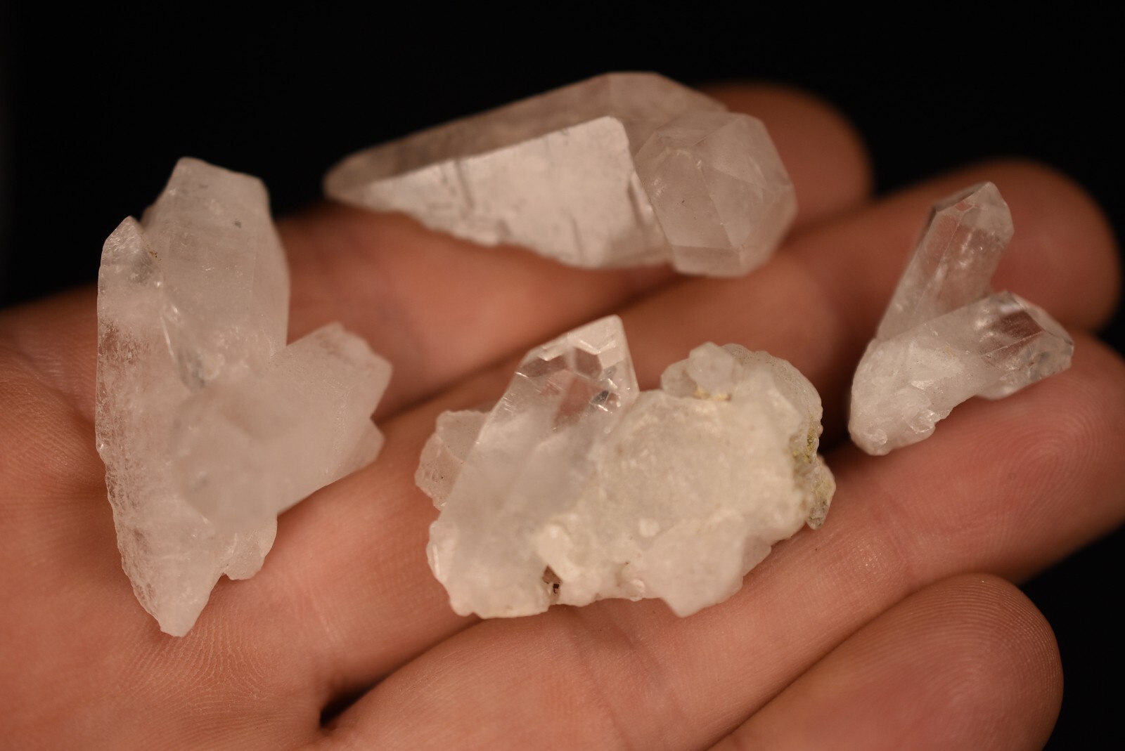 4 *QUARTZ CRYSTAL* Clusters 2-4cm 31.2g Clear Healing Gift Master Healer