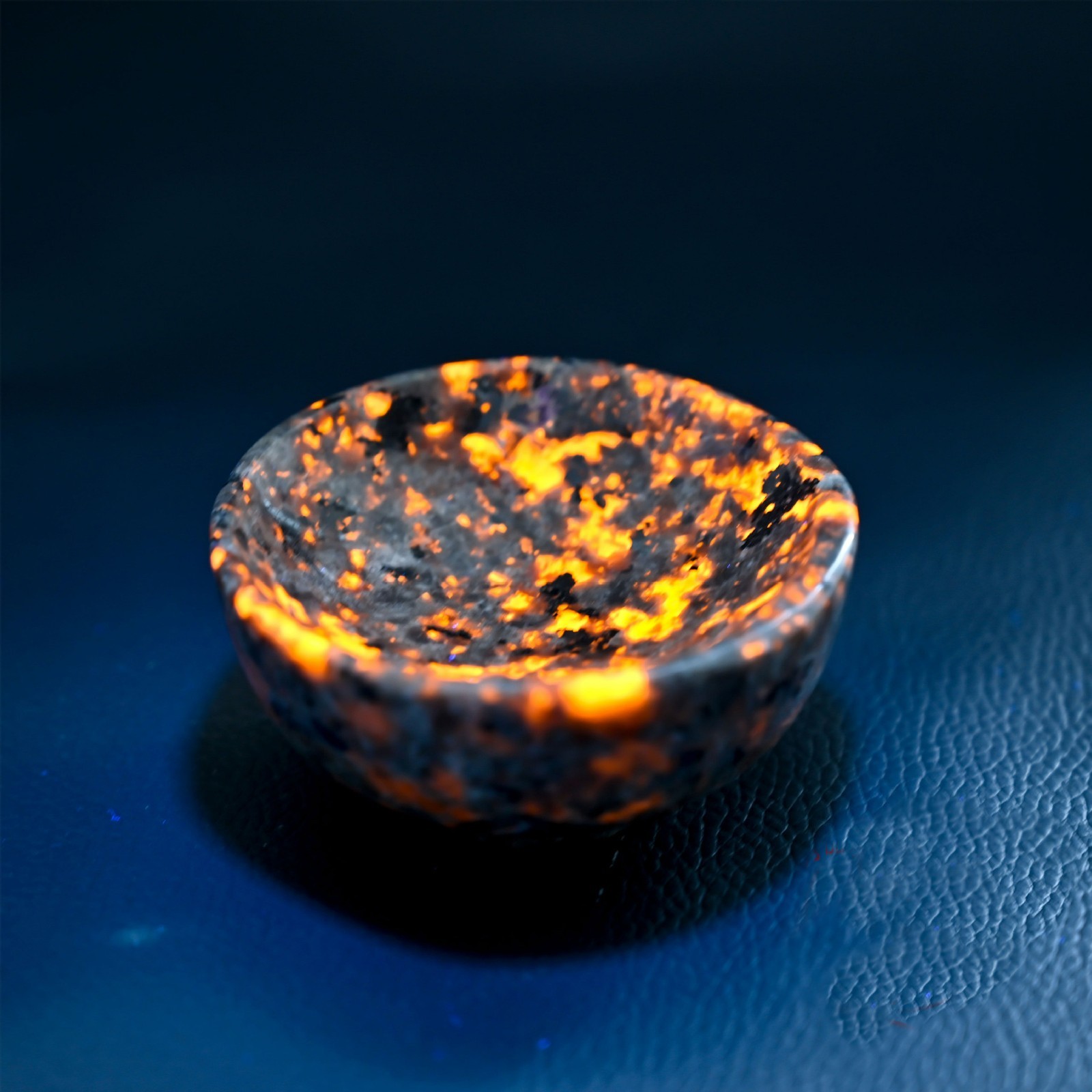 Genuine Yooperlite Stone Bowl UV Reactive Sodalite Crystal Charging Dish Gift