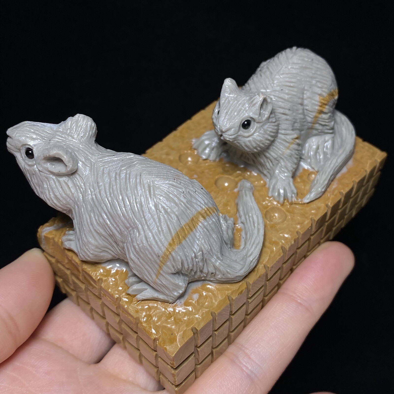 Natural Crystal Cluster Quartz Mineral Specimen Songhua Stone Handcarved Rat