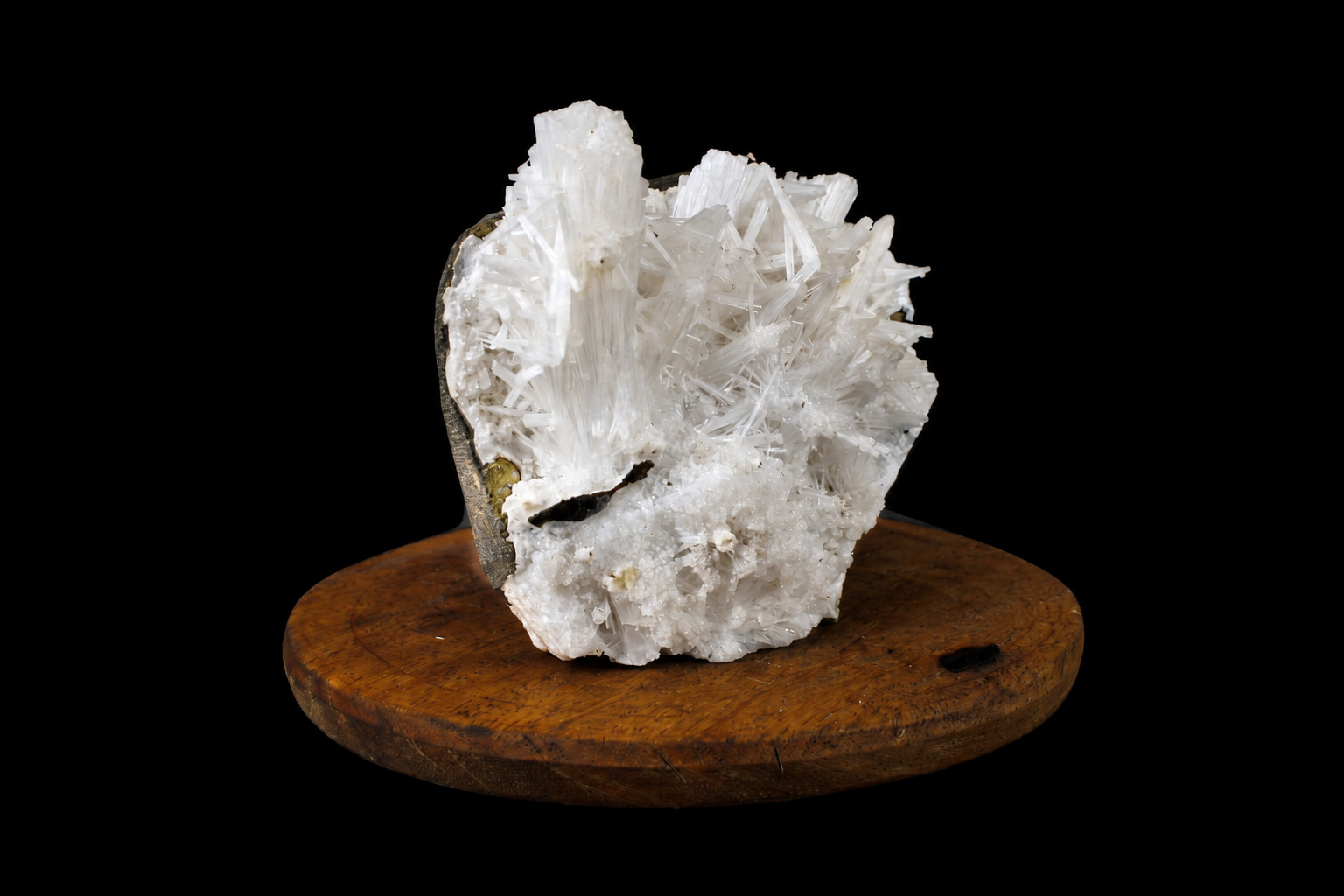 Natural Scolecite Crystalline Geode 314g 7x8cm Mineral Specimen India