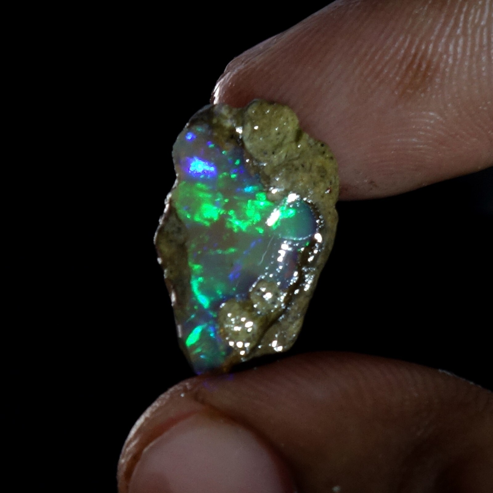 Natural Flashing Ethiopian Opal Rough Specimen Multi-colored 10.70 Cts. Gemstone