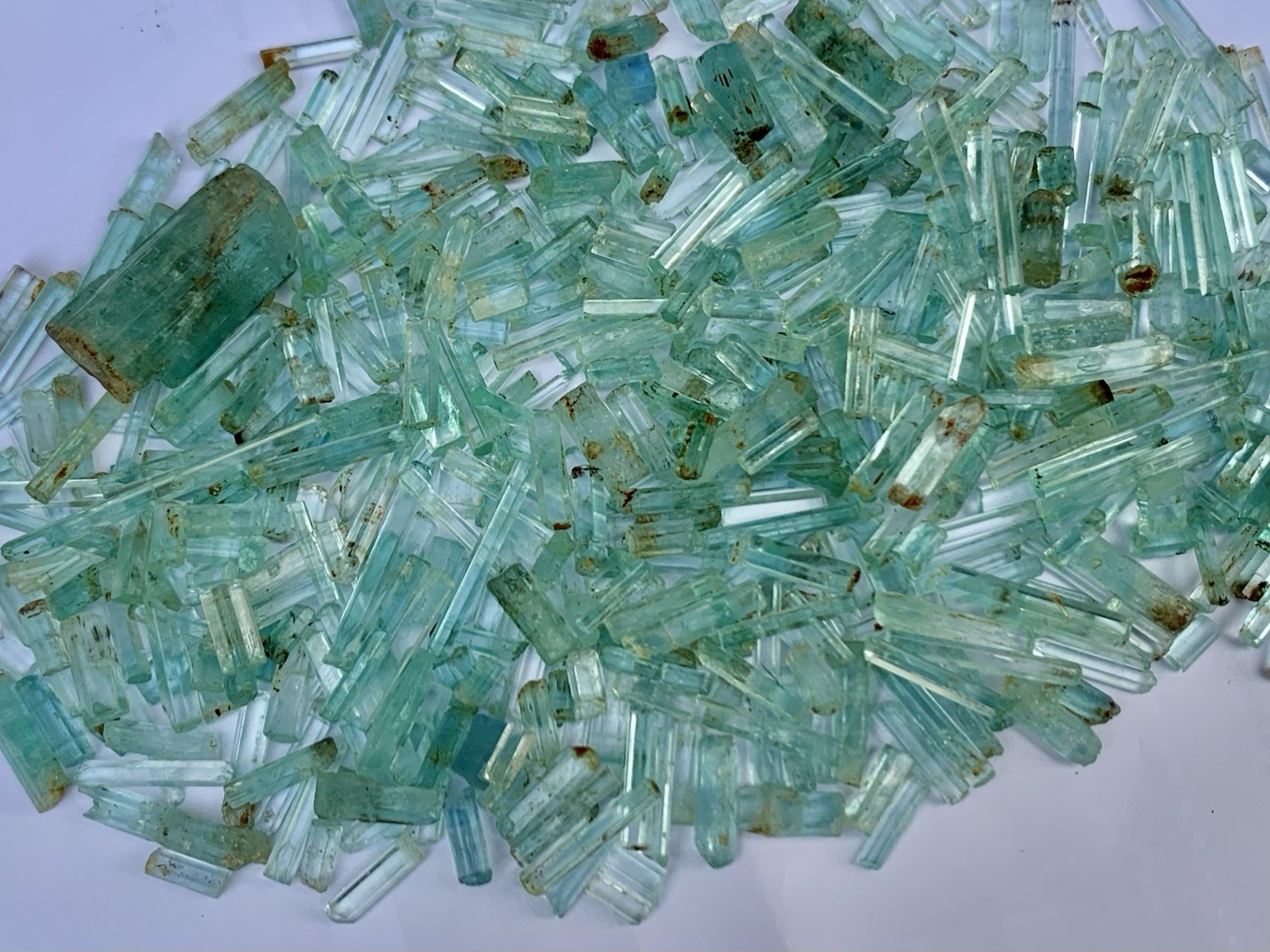 607 Carats Natural Rough Emerald Terminated crystals/mostly eye Clean To Si .