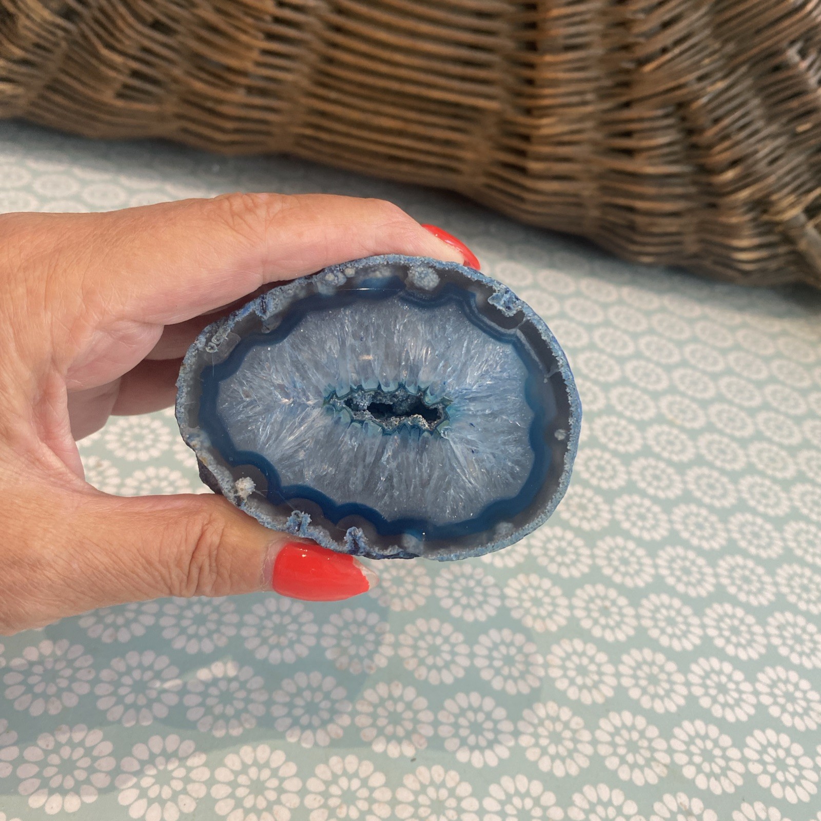 Blue agate Geode 8 X 6 Cm Stunning B4