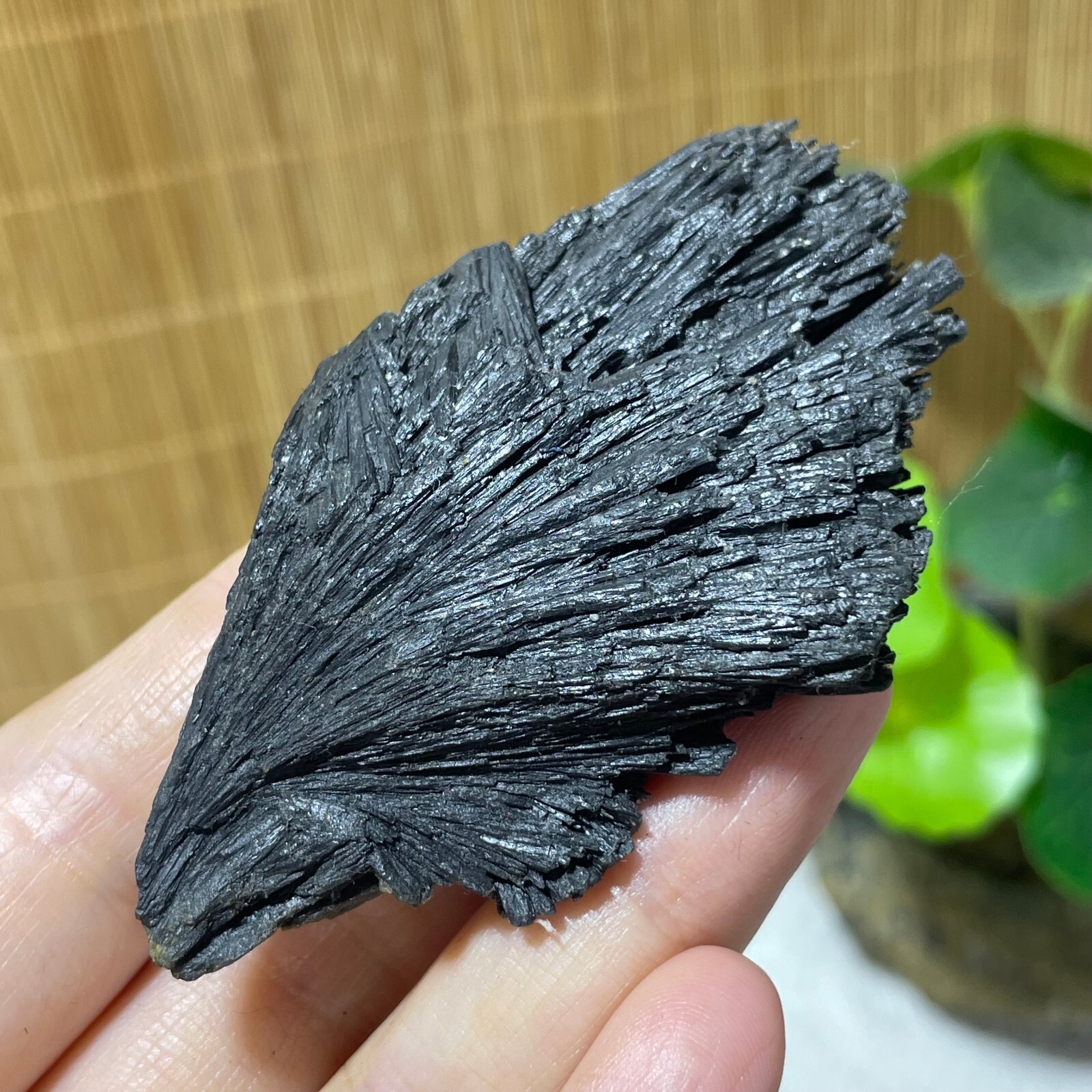 64g Natural Irregular natural black crystal cluster mineral specimen（dian qishi）