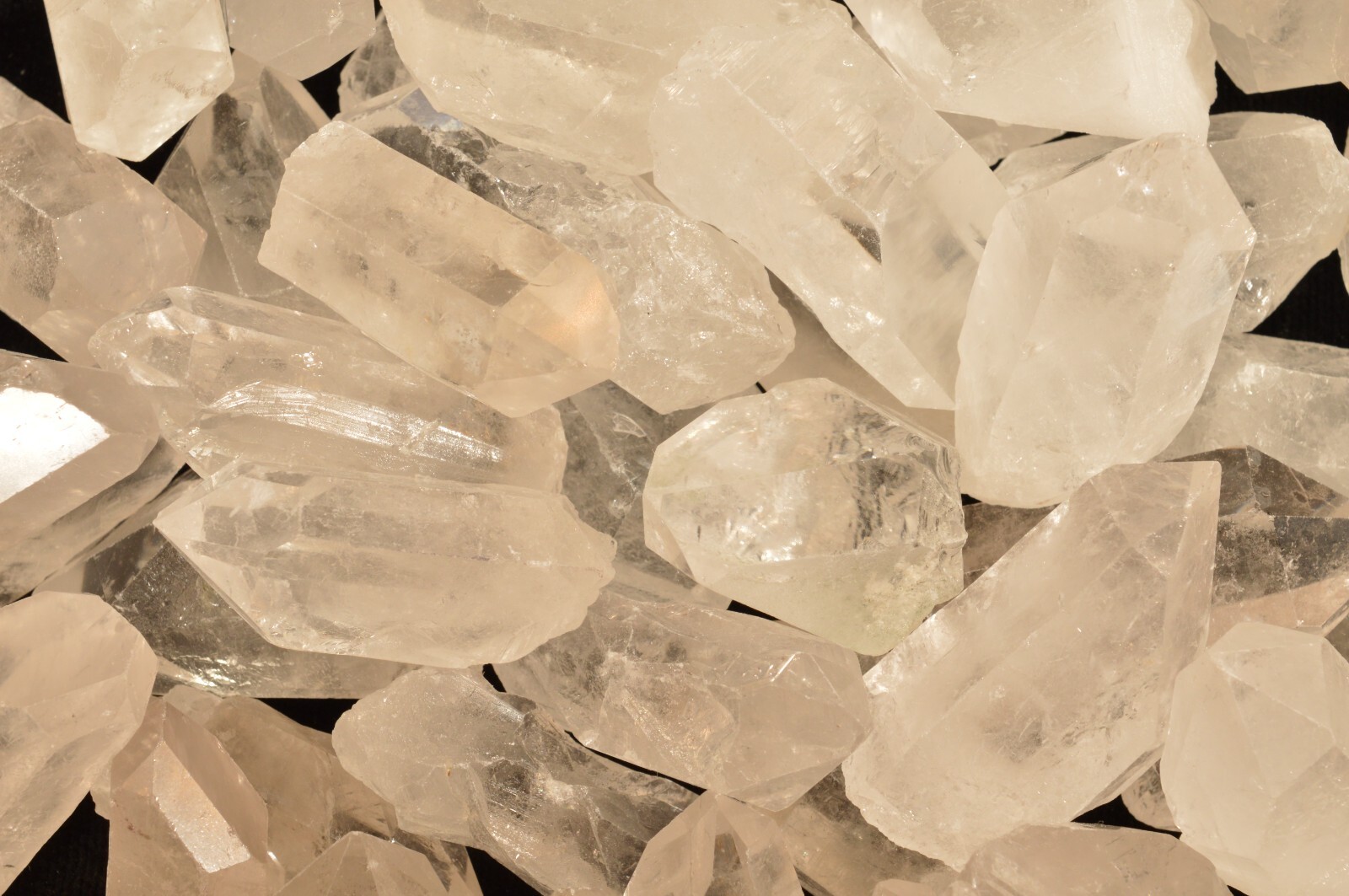 CLEAR QUARTZ CRYSTAL Points 2″ 1-2 Oz A Grade Raw Rock Mineral Chakra Healing