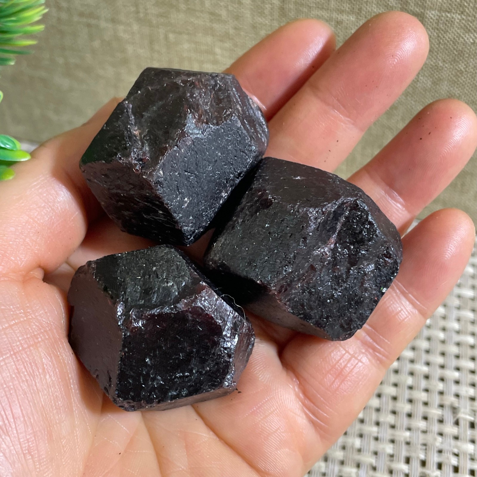 204g RED Garnet Crystal gemstone rough stone mineral specimen