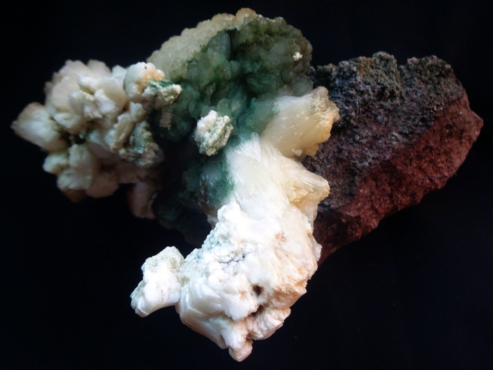 HEULANDITE CRYSTALS W/ GREEN STILBITE BOWS ON MATRIX MINERALS SPECIMENS