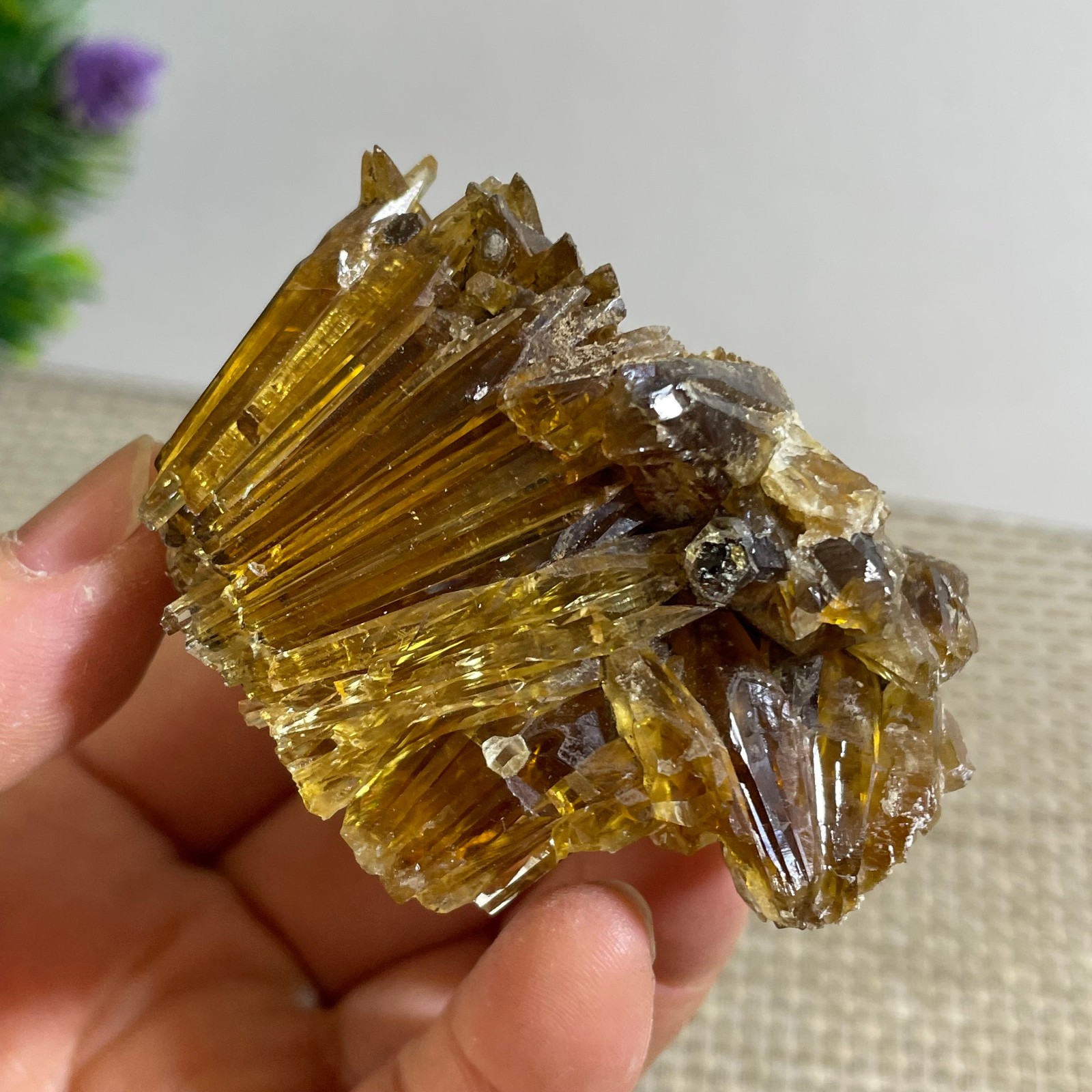 New Find Rare Amber Calcite Phosphorescent Mineral Specimen 106g