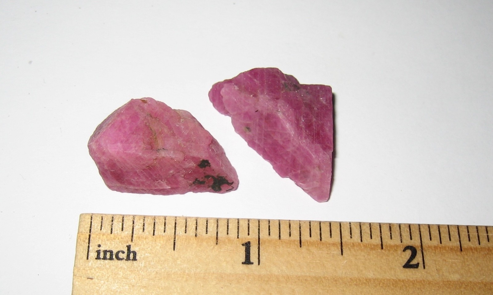 2 SMALL HIGH QUALITY NATURAL ROUGH 0.8″- 1″ RUBY CRYSTALS FROM KENYA ~ 10.8grams