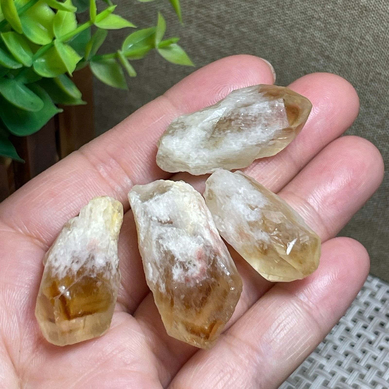 yellow stone point Crystal Rough Specimen Madagascar 44g E6427