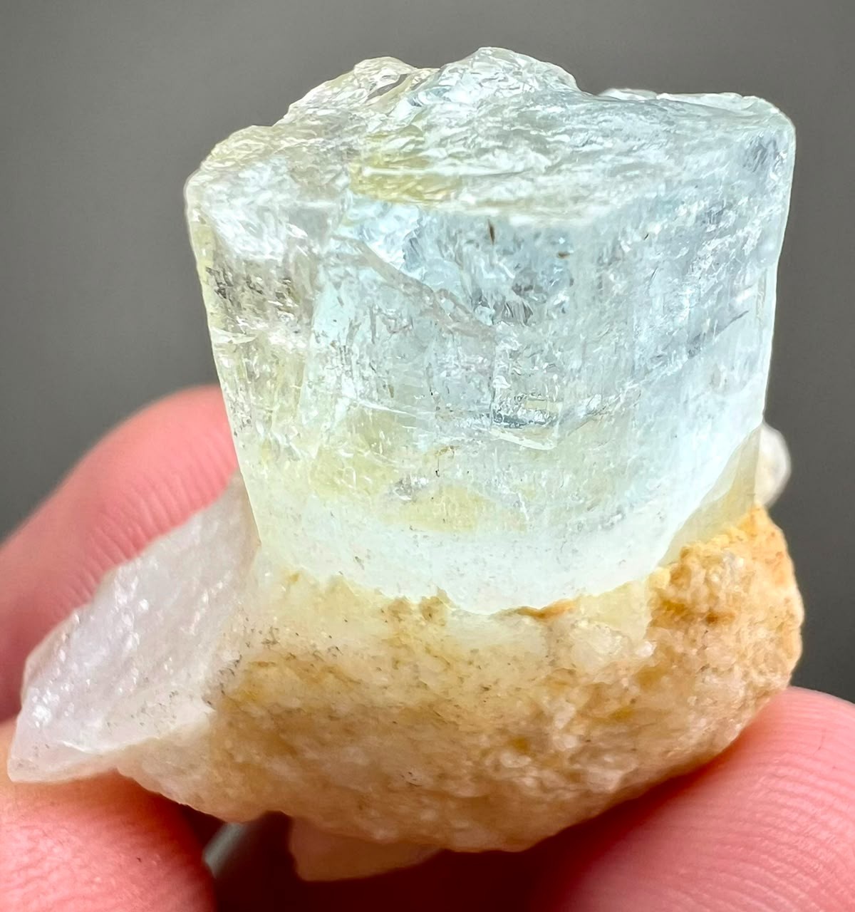 69CT, Top Quality! Natural Sky Blue Aquamarine huge Crystal on matrix ,PK